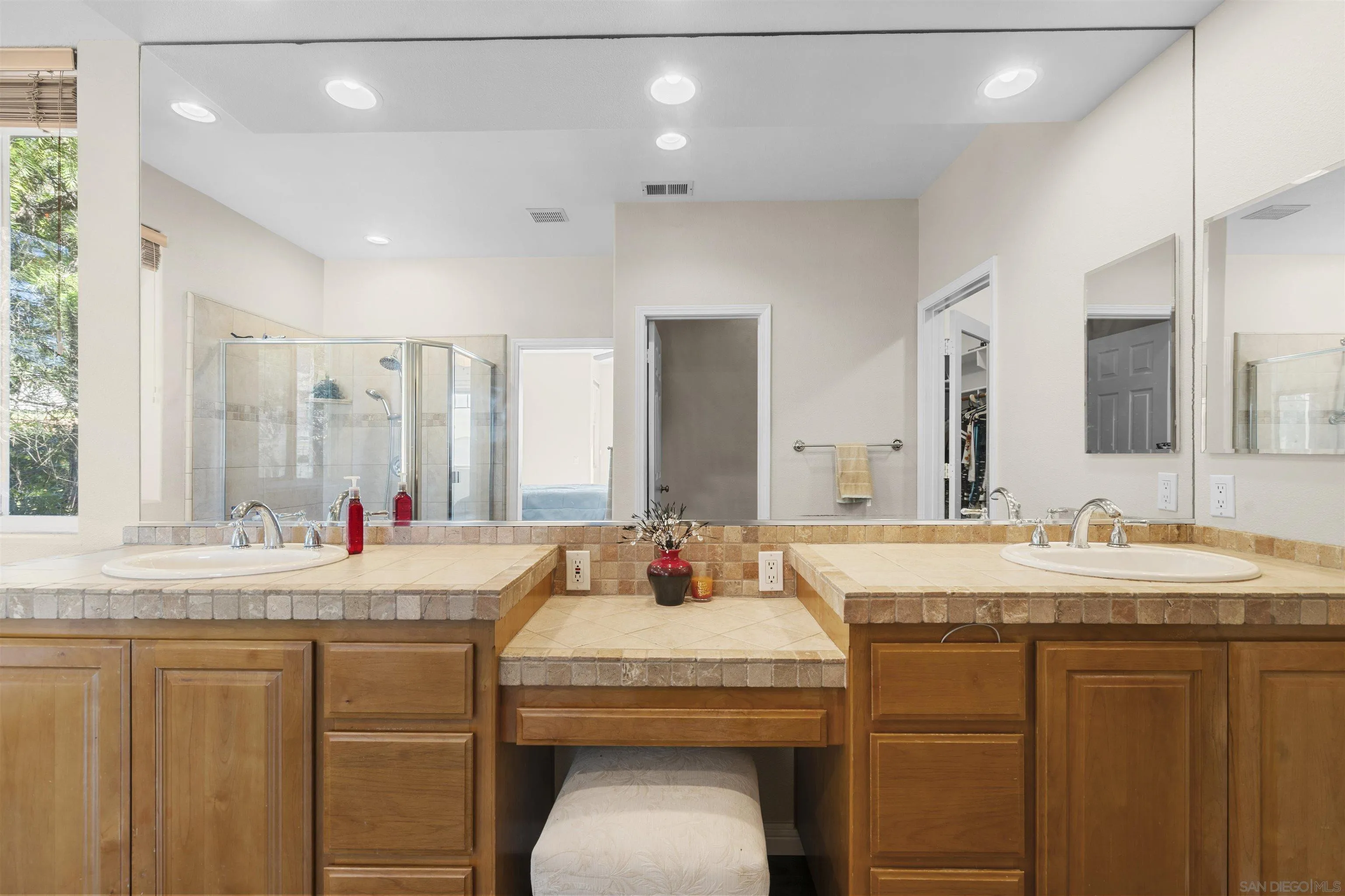 https://cdn.realtyfeed.com/cdn/127/260003971/acfab7abc8f7cf23c8ab215353abf9ad.webp