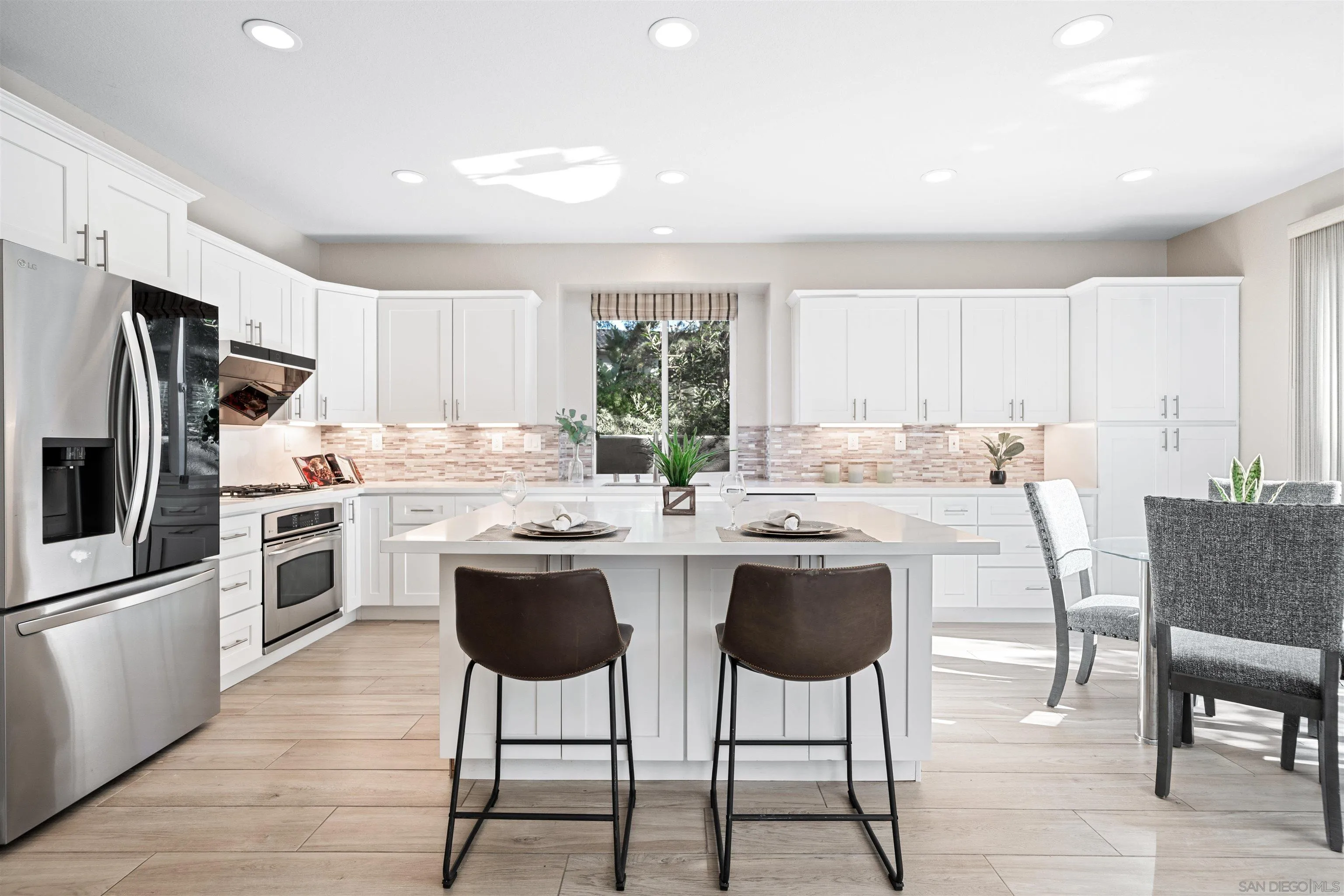 https://cdn.realtyfeed.com/cdn/127/260003978/69f9e1df0ef9234cd77a74e12d6e01f1.webp