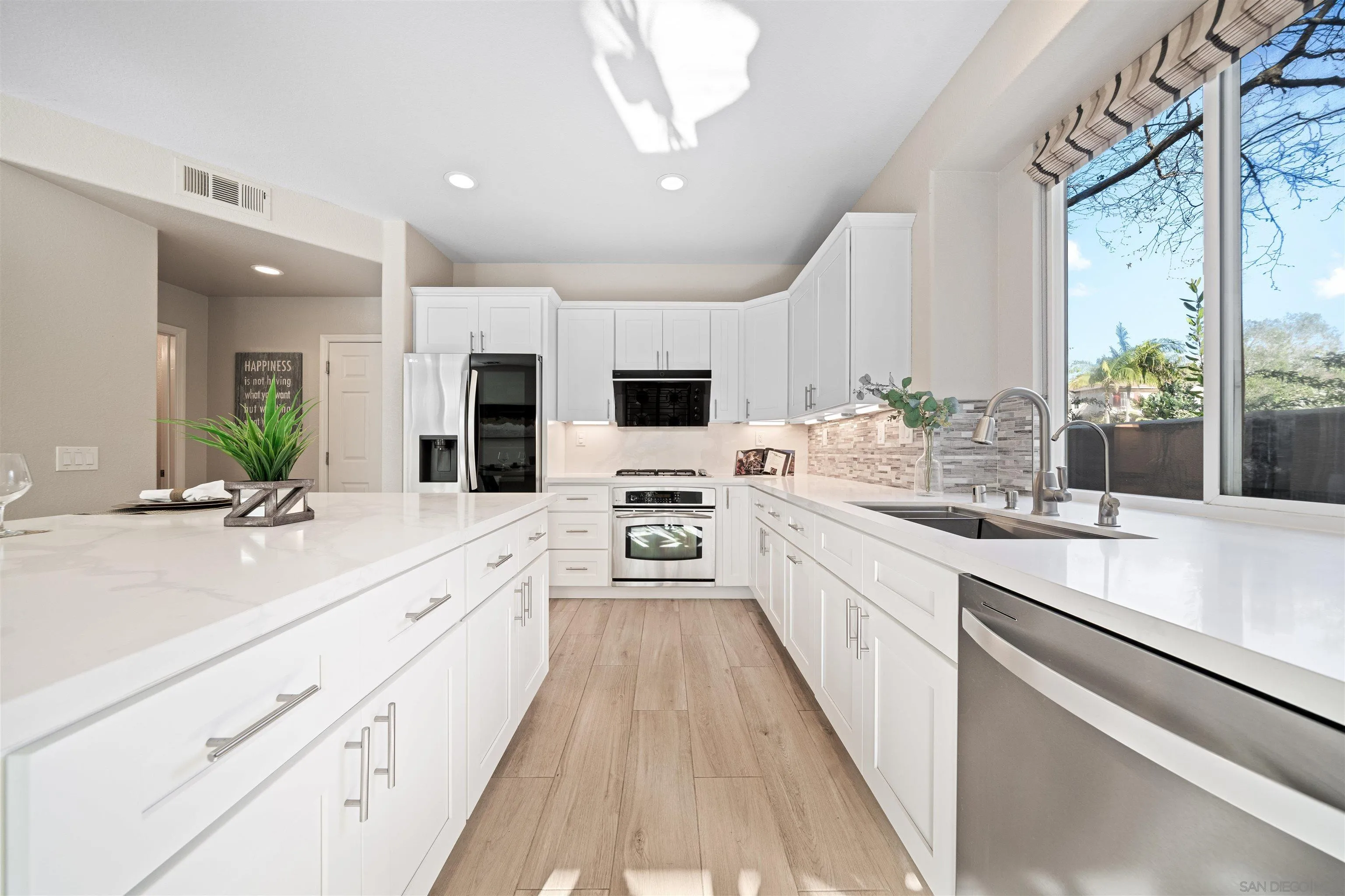 https://cdn.realtyfeed.com/cdn/127/260003978/f533e2208b86d1e67397121e7c6def61.webp