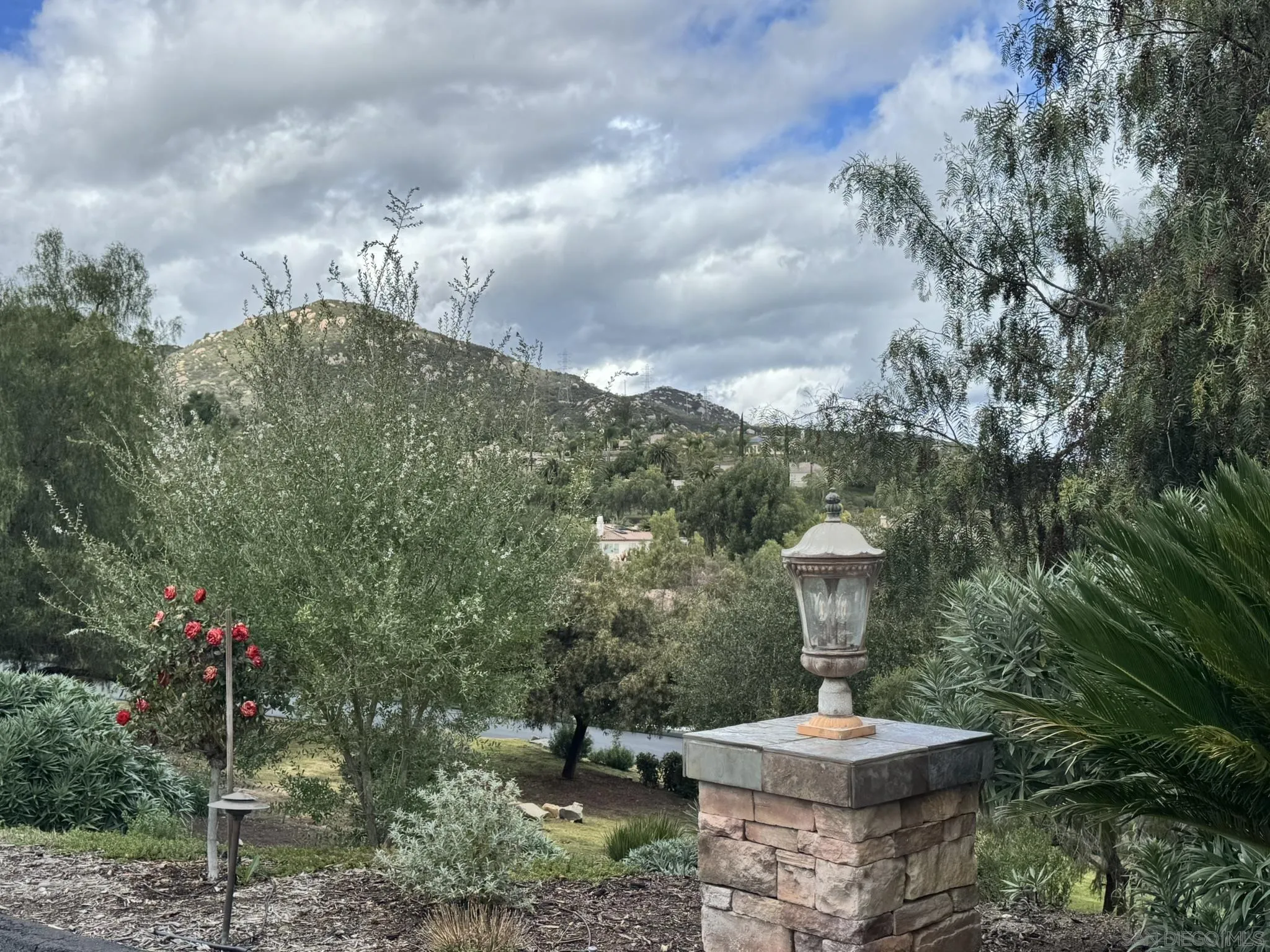 https://cdn.realtyfeed.com/cdn/127/260003986/57c6a8f872e590845cc3be4d8960f02e.webp