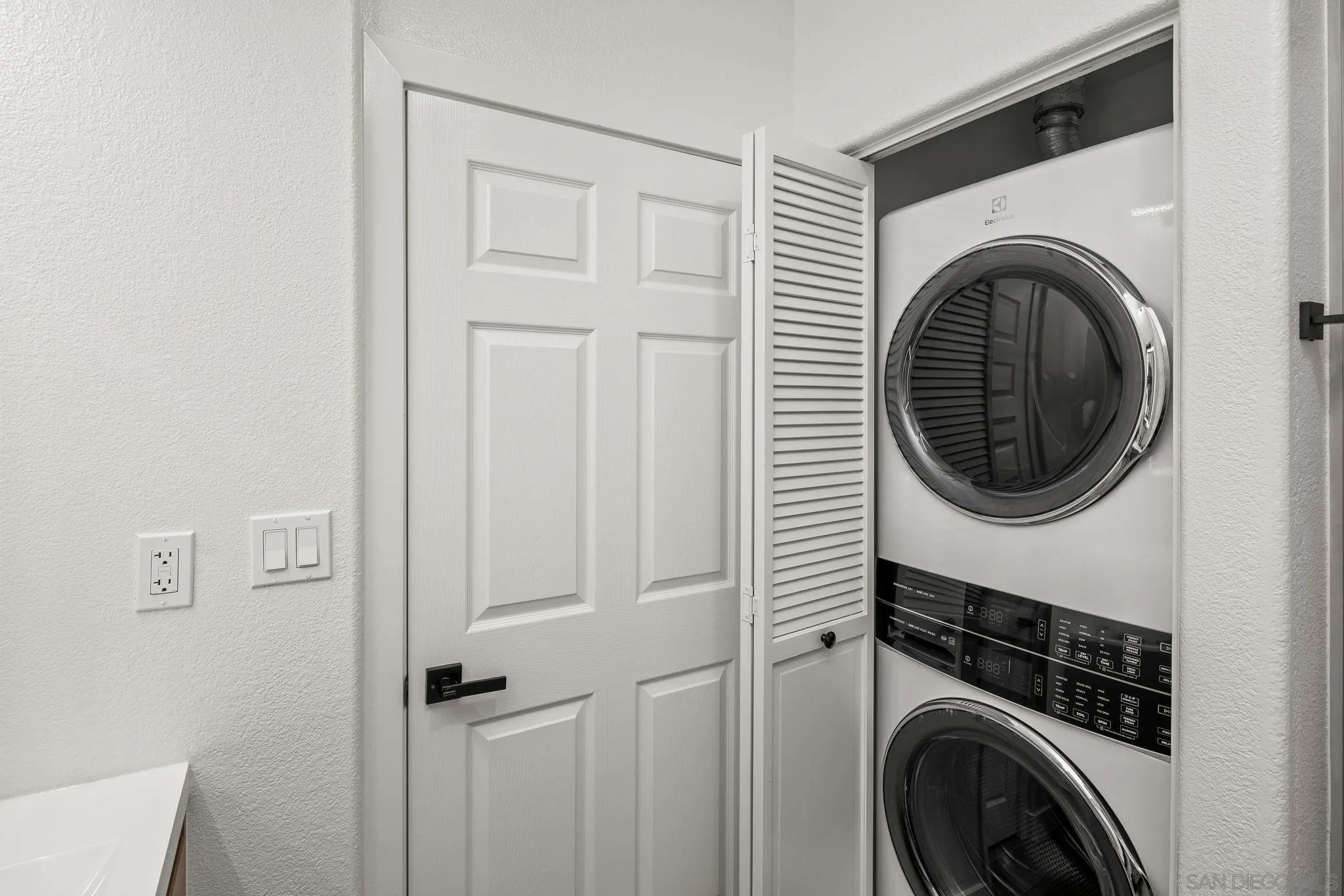 Photo #23: 260003987 Listing: Photo #23