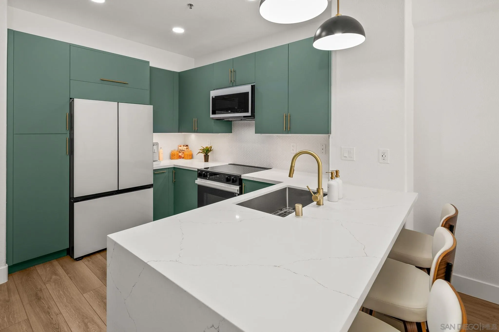 Photo #2: 260003987 Listing: Photo #2