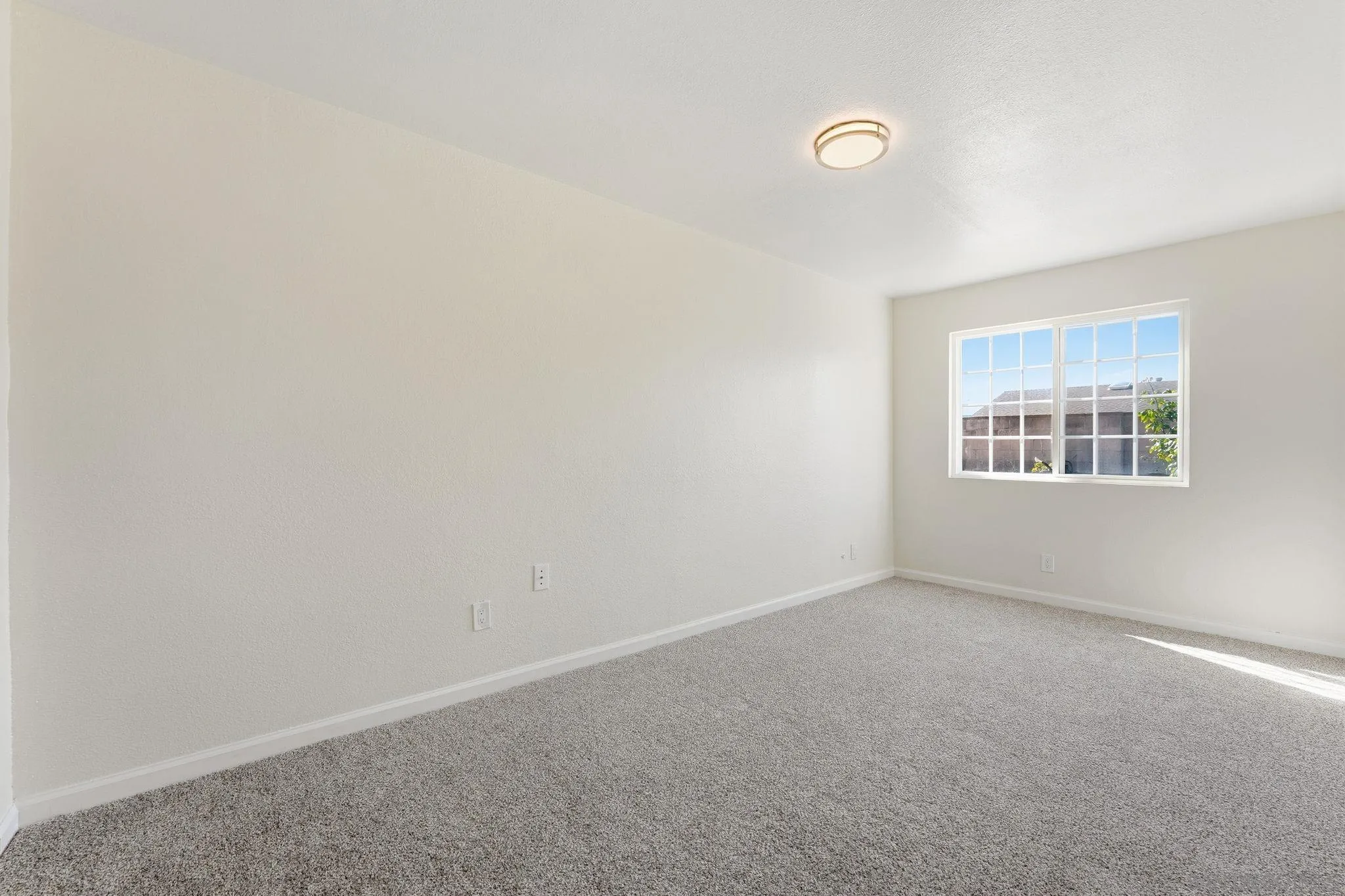 https://cdn.realtyfeed.com/cdn/127/260003988/fe9465b36dd47bcb90e74c8beef720c5.webp