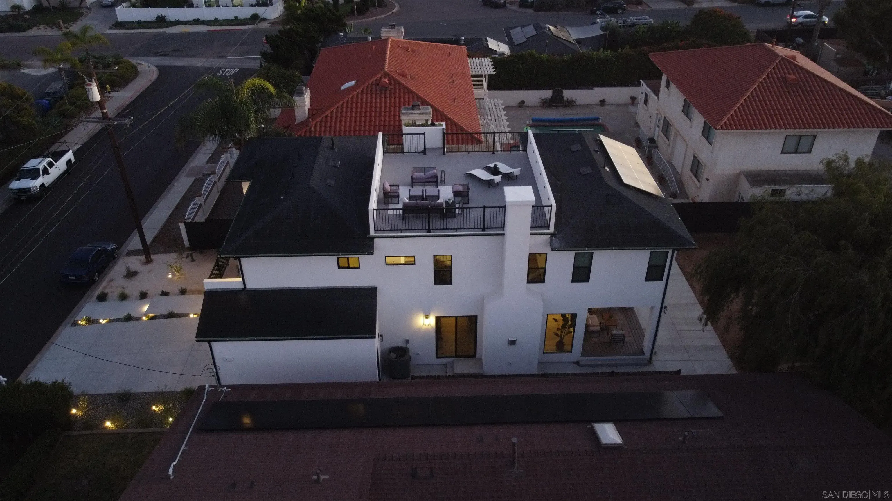 https://cdn.realtyfeed.com/cdn/127/260003992/883ab253946970cdc2930fdc1dab68bc.webp