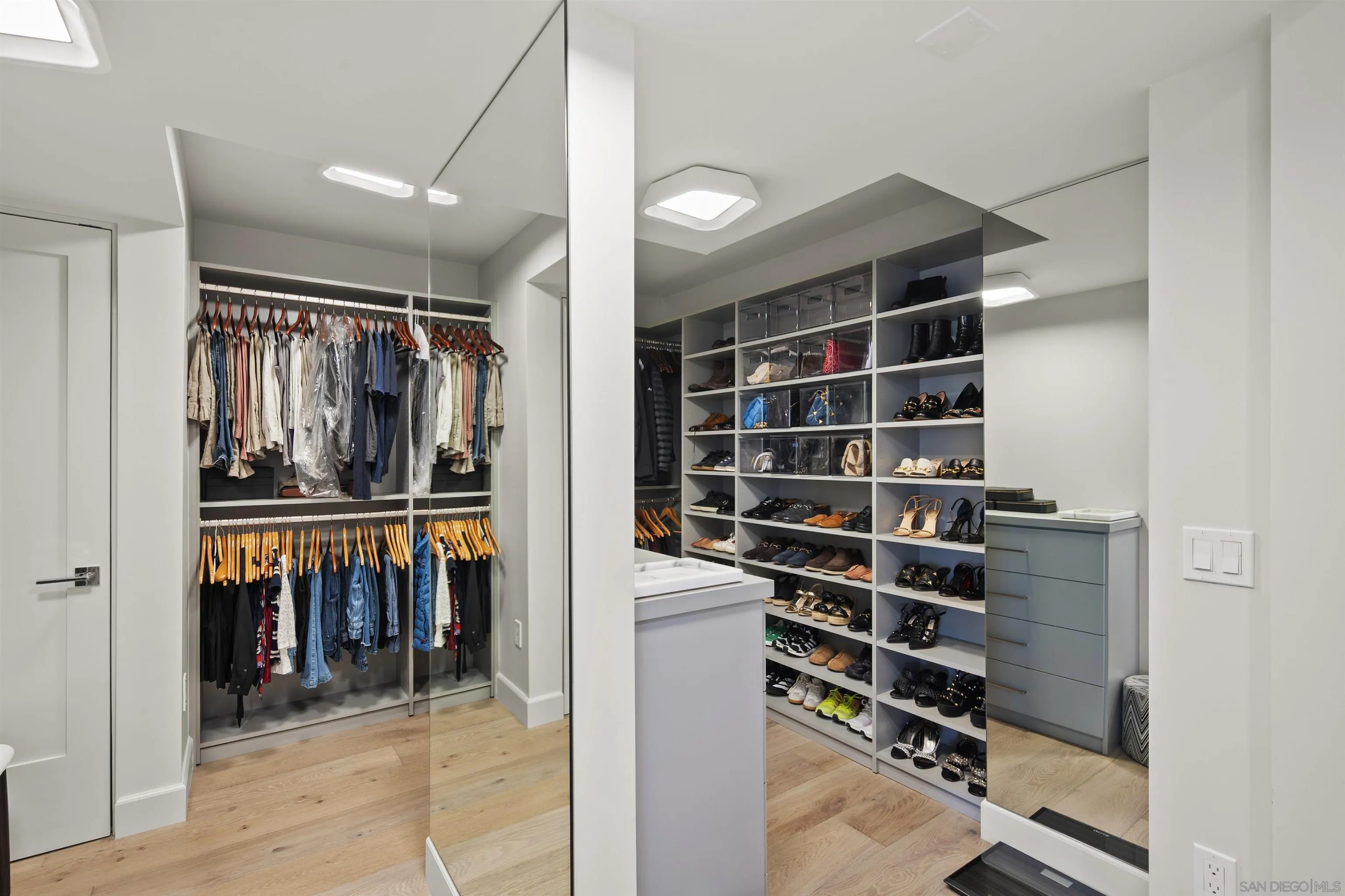 https://cdn.realtyfeed.com/cdn/127/260003999/30c95c02df9e40ec840111d87103aaf2.webp