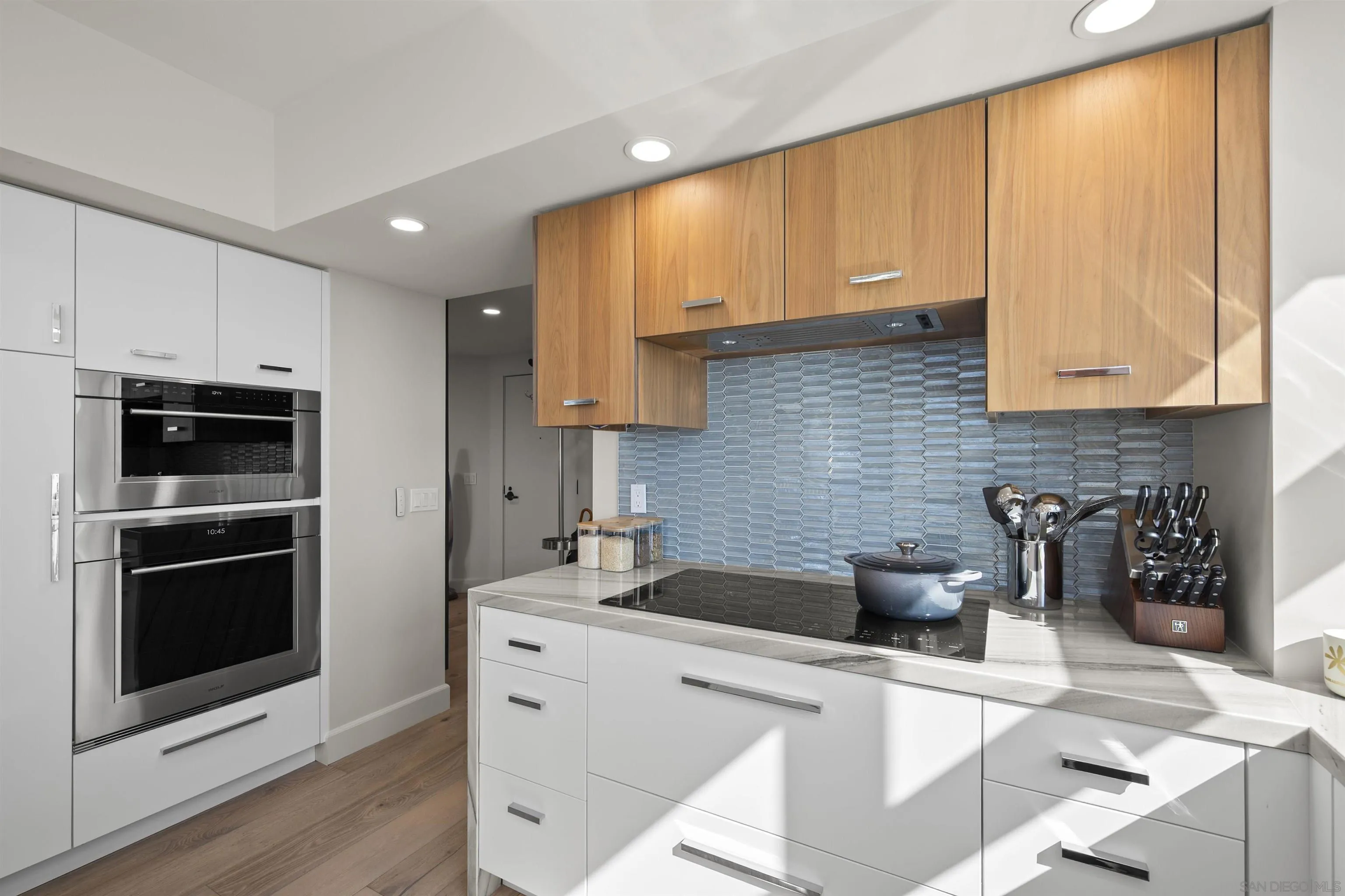 https://cdn.realtyfeed.com/cdn/127/260003999/43456868f47732471b79fe46ce8683b9.webp
