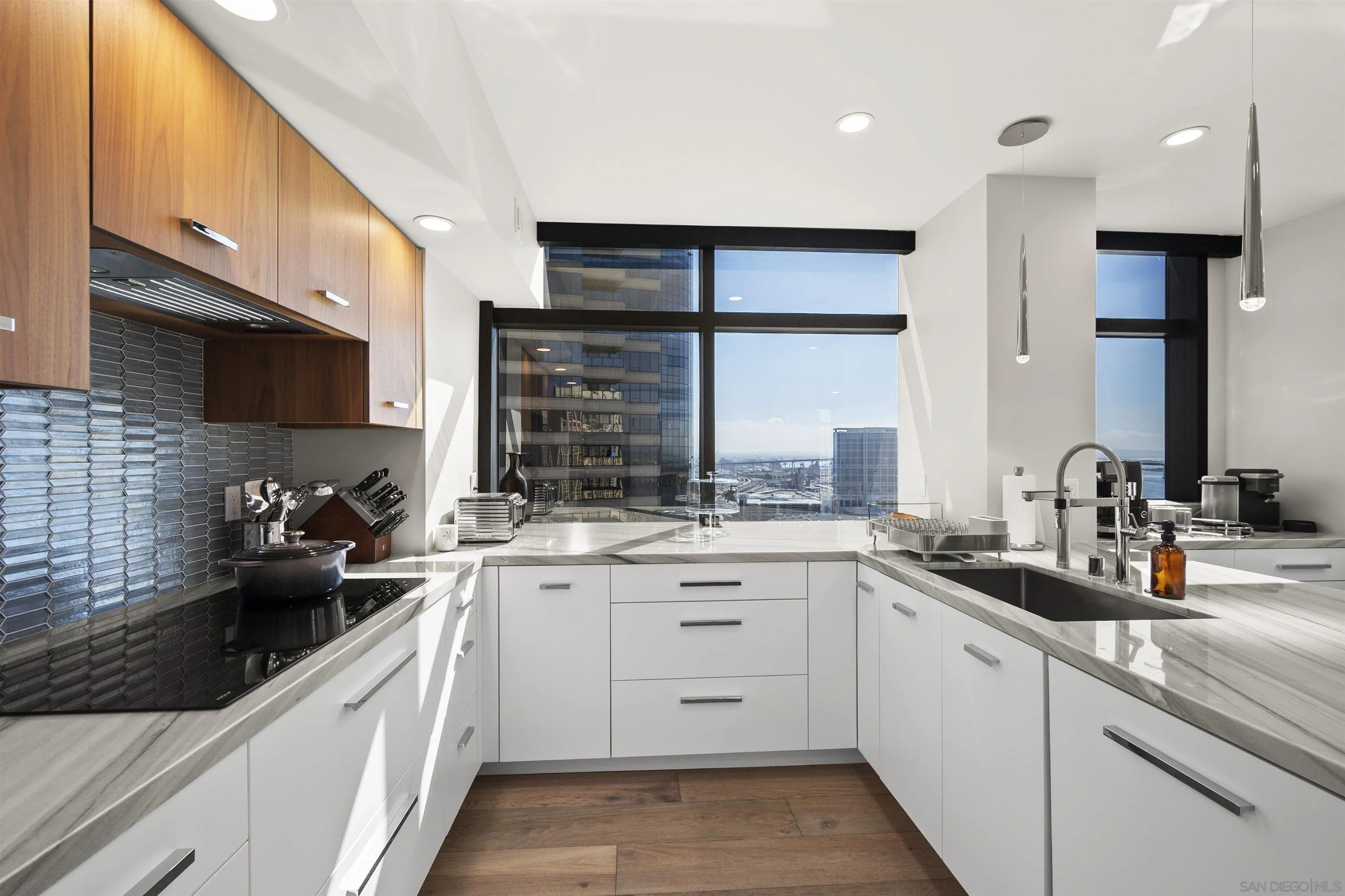 https://cdn.realtyfeed.com/cdn/127/260003999/c362a6a96832d208a5f9e9bb26554f4c.webp