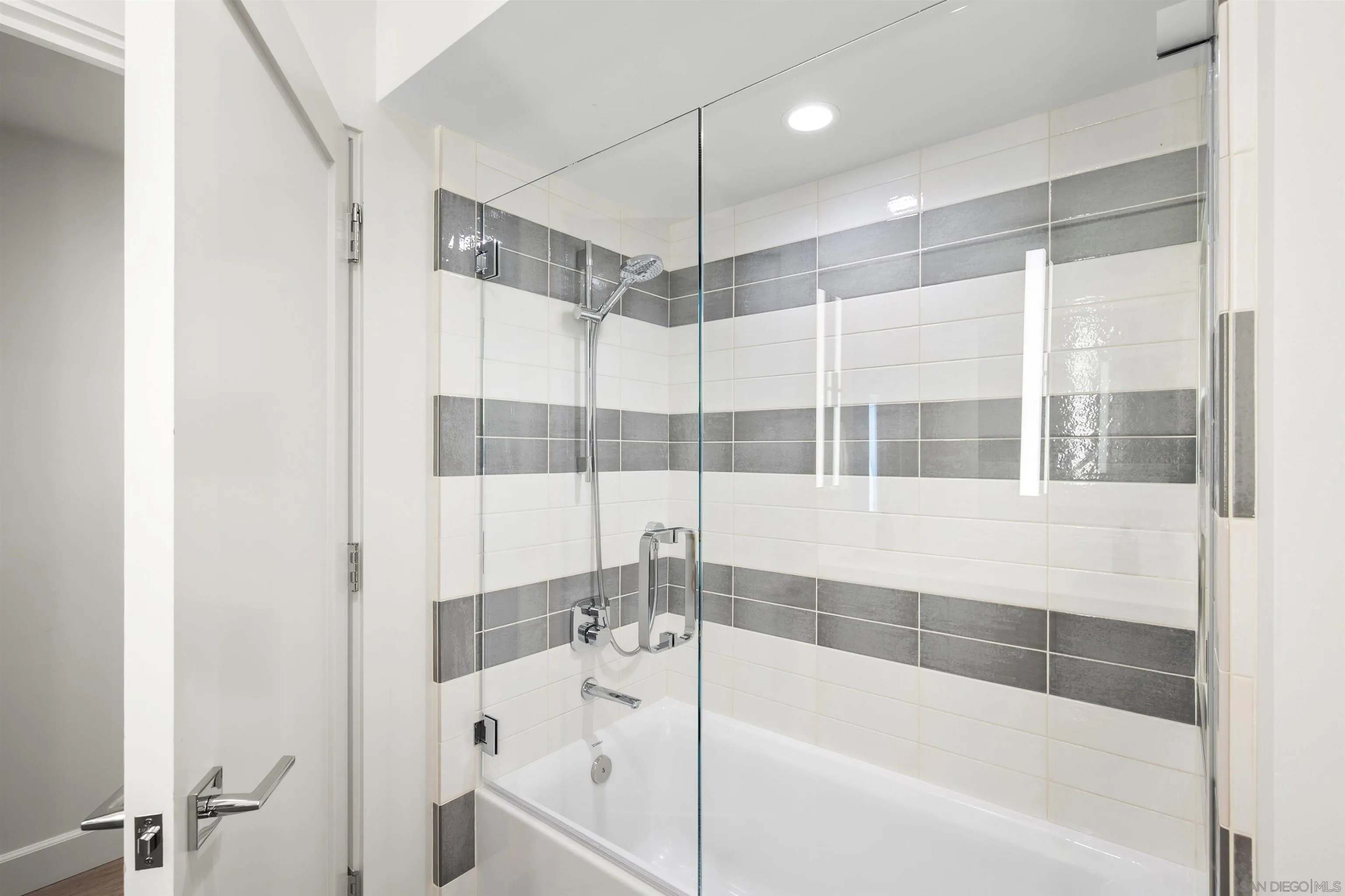 https://cdn.realtyfeed.com/cdn/127/260003999/c83a97863de165d06181df301c1792e8.webp