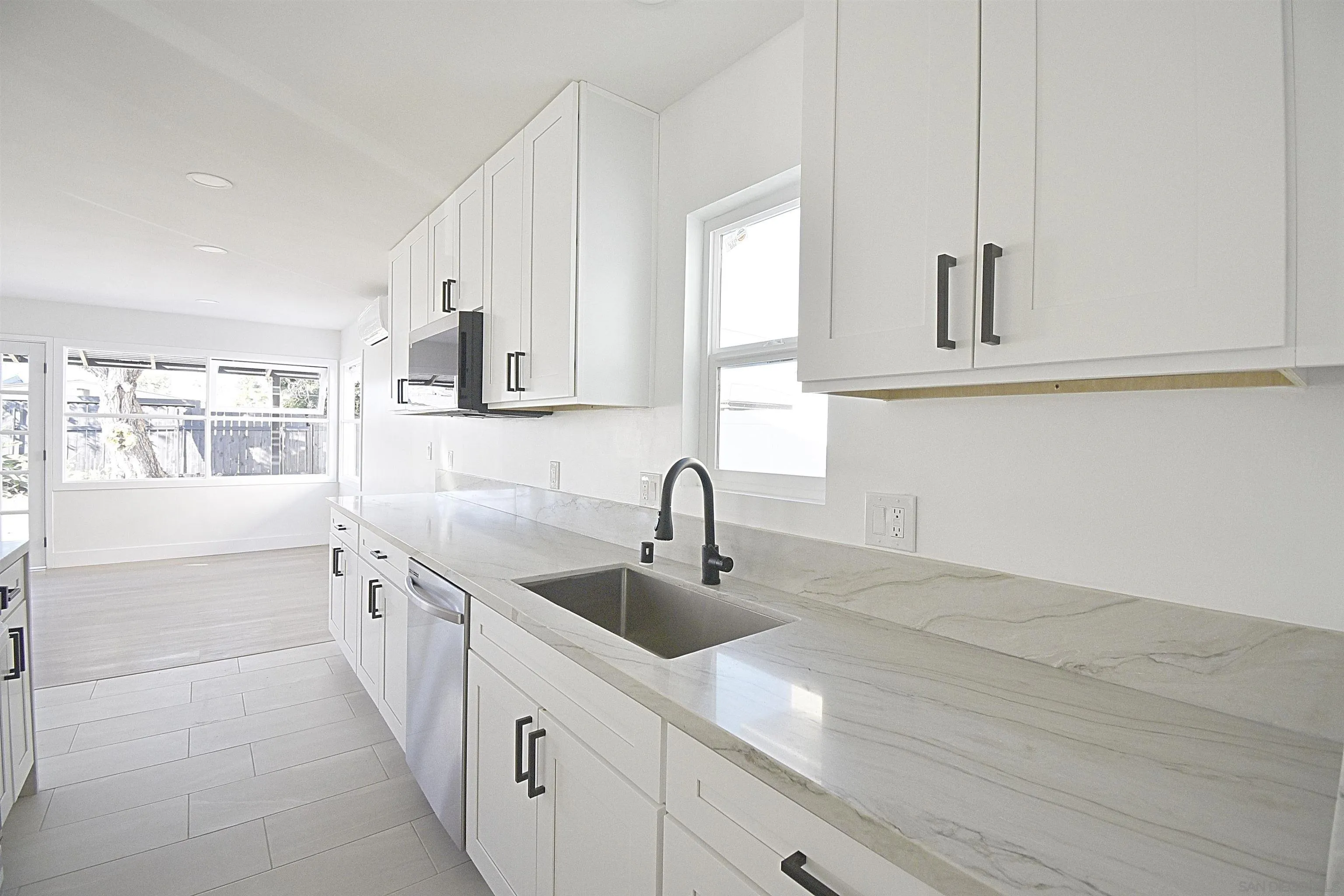 https://cdn.realtyfeed.com/cdn/127/260004002/d1e74b0fe6947a76b89b3e91fb576d19.webp