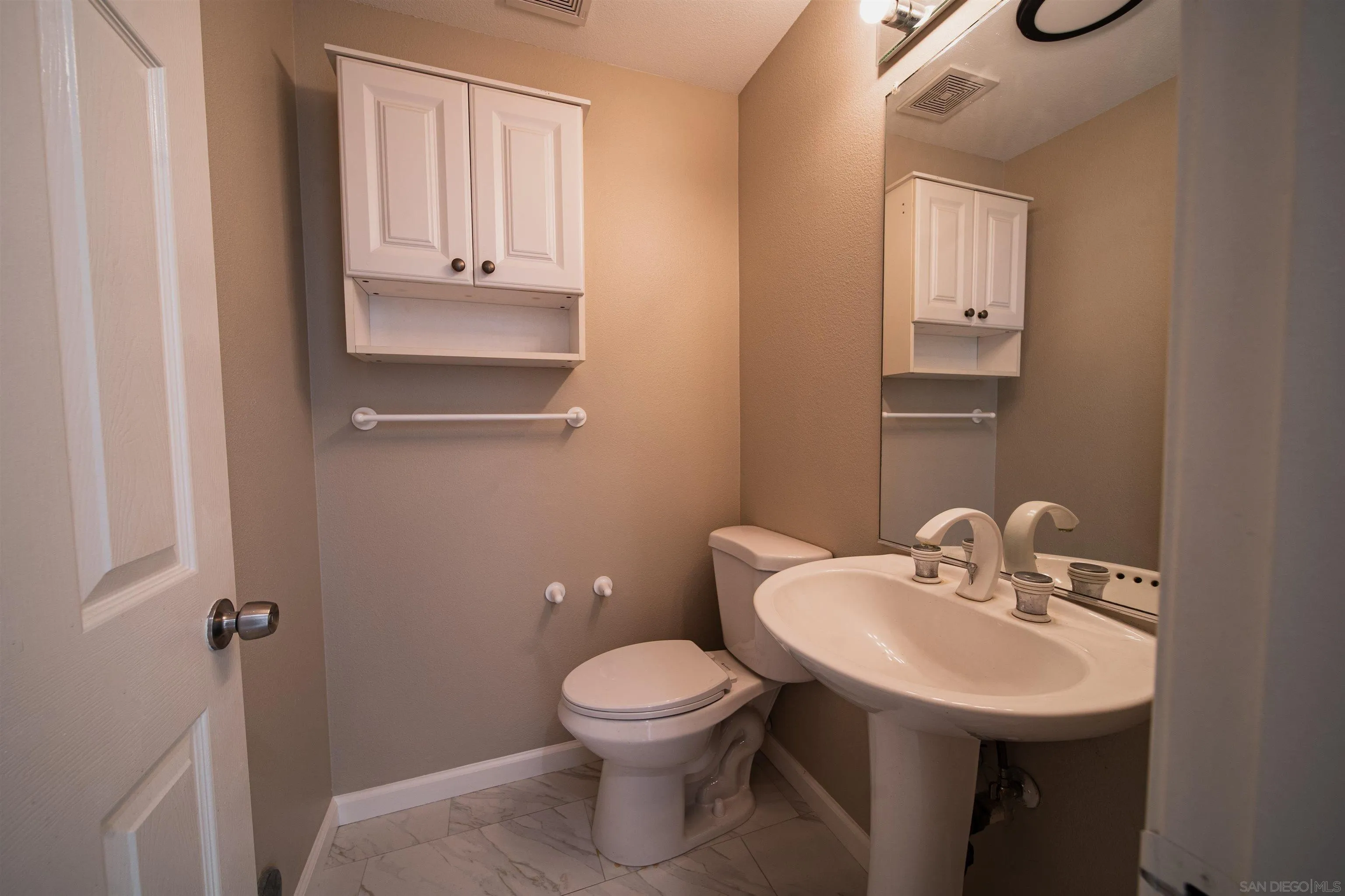 Photo #8: 260004007 Listing: Photo #8