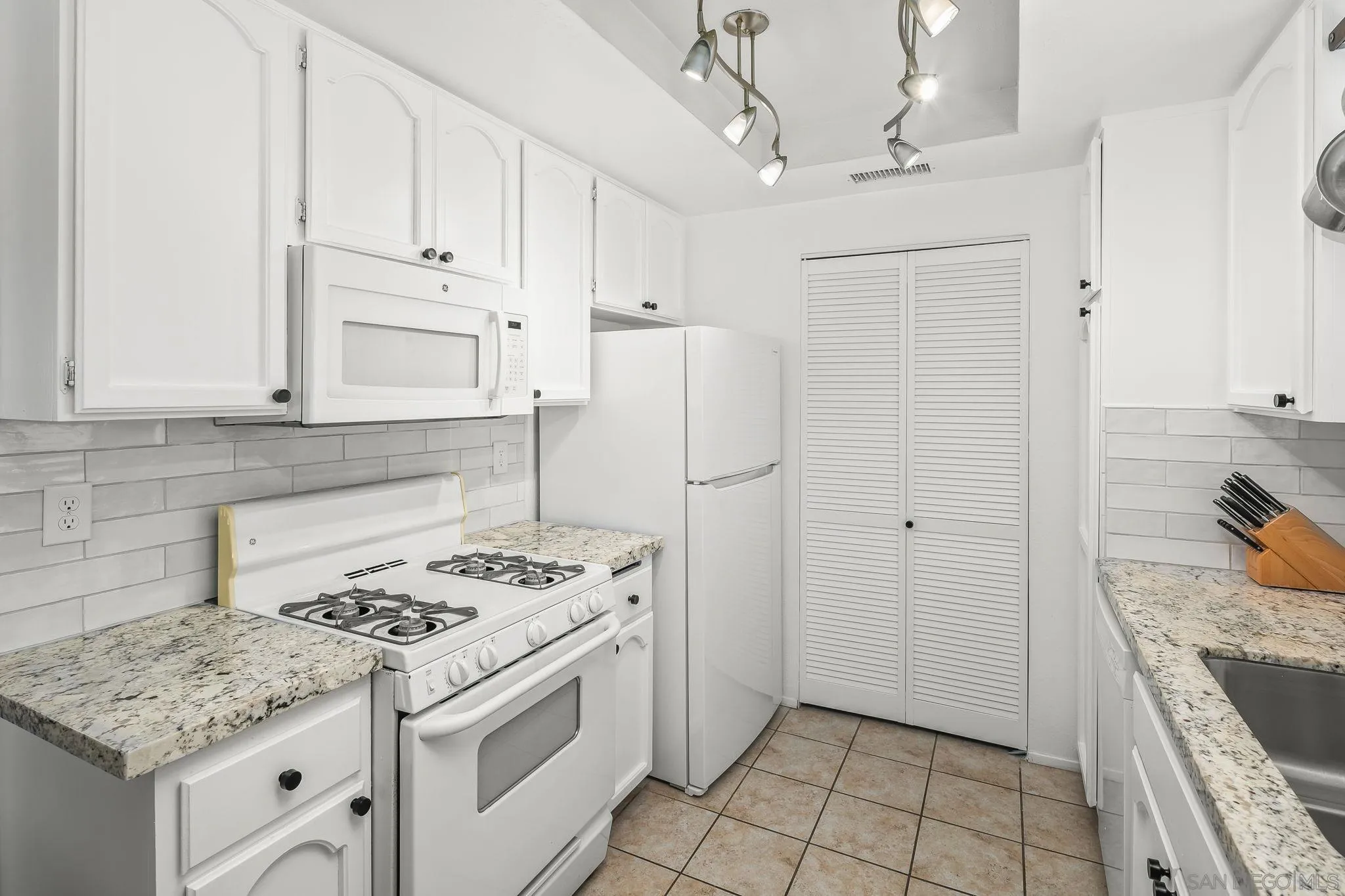 Photo #21: 260004014 Listing: Photo #21