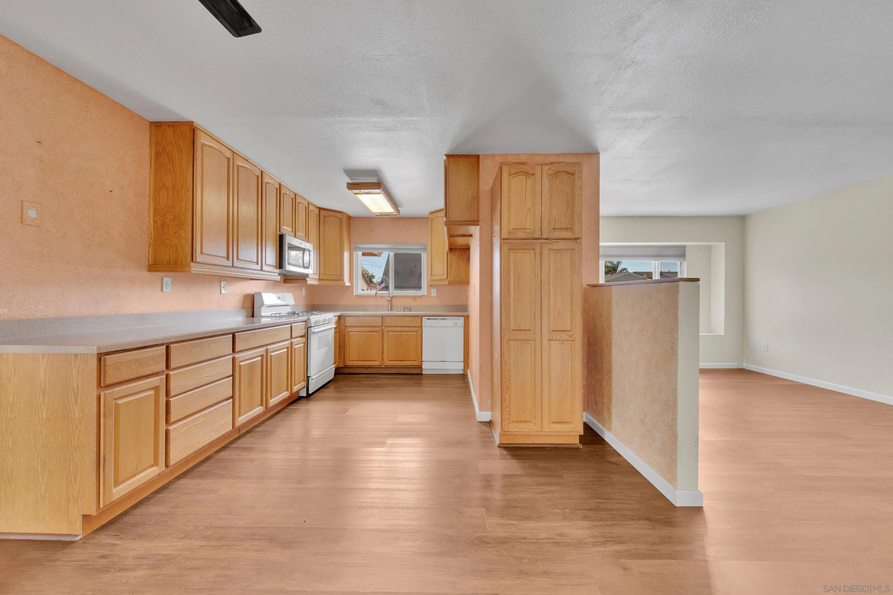 https://cdn.realtyfeed.com/cdn/127/260004015/447fb60ea90fd3fb6f93e909b521d905.webp