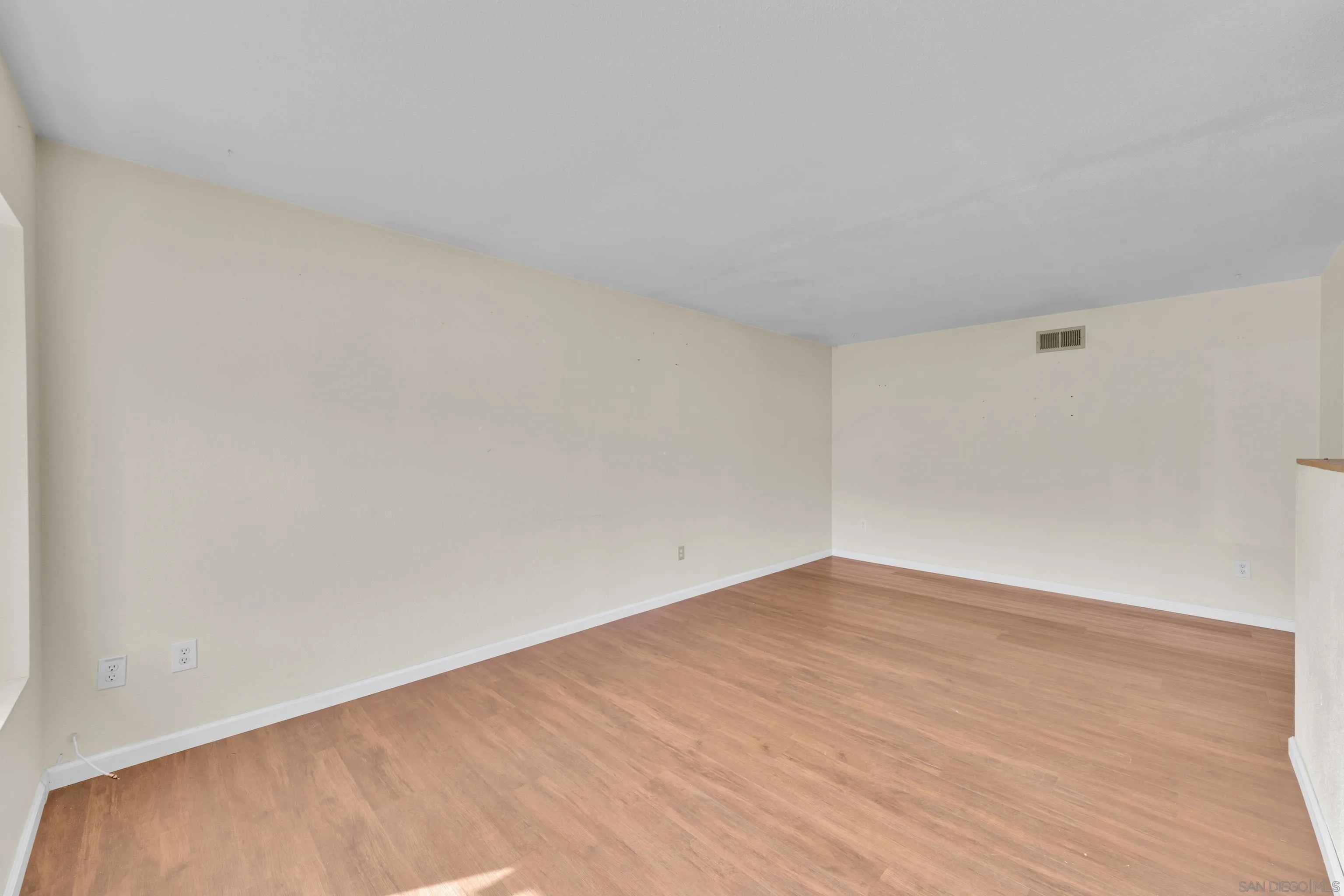 https://cdn.realtyfeed.com/cdn/127/260004015/65a8ada949e0638400b0d65d5e0b3807.webp