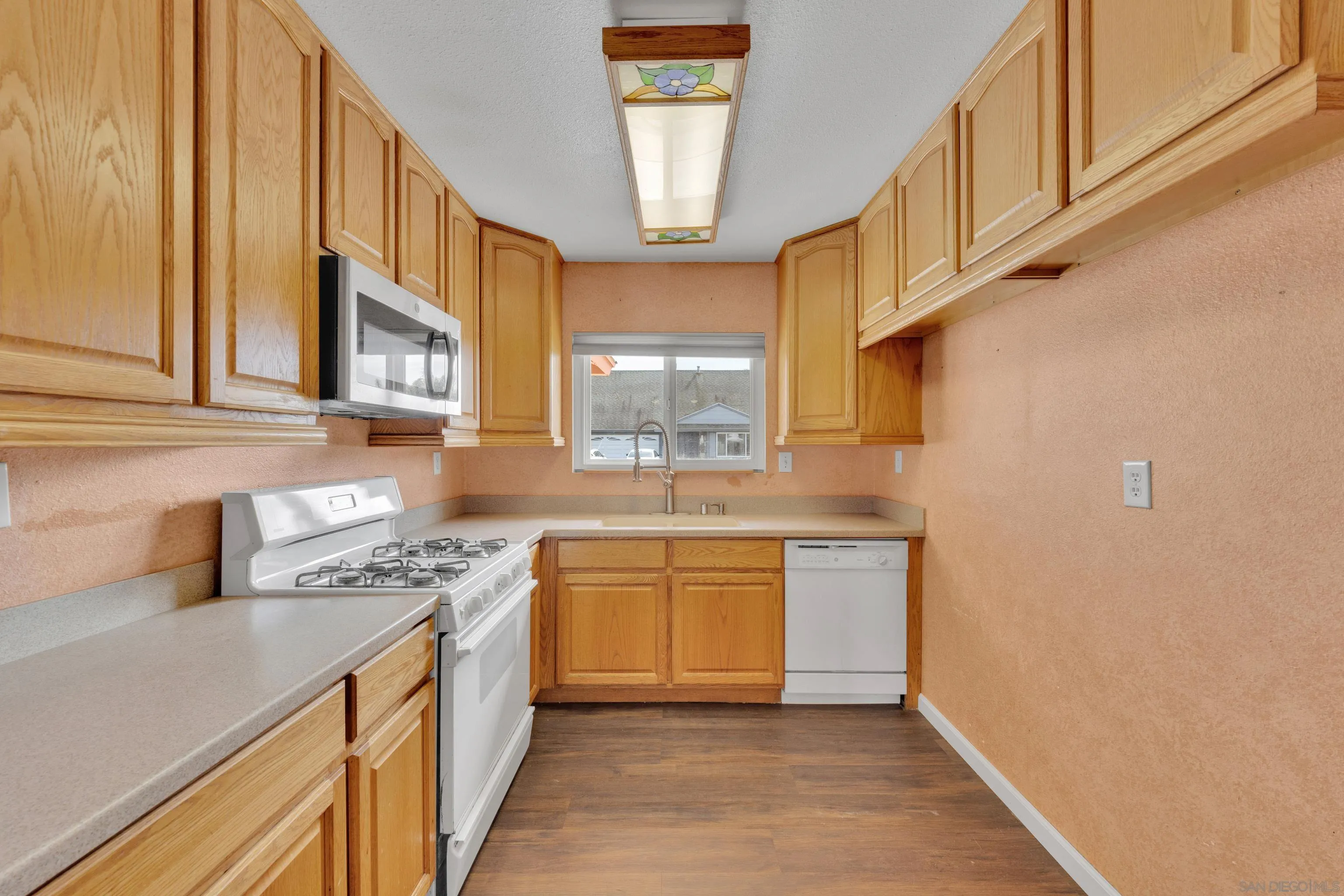 https://cdn.realtyfeed.com/cdn/127/260004015/9adea0740552425361869964b2761eb3.webp