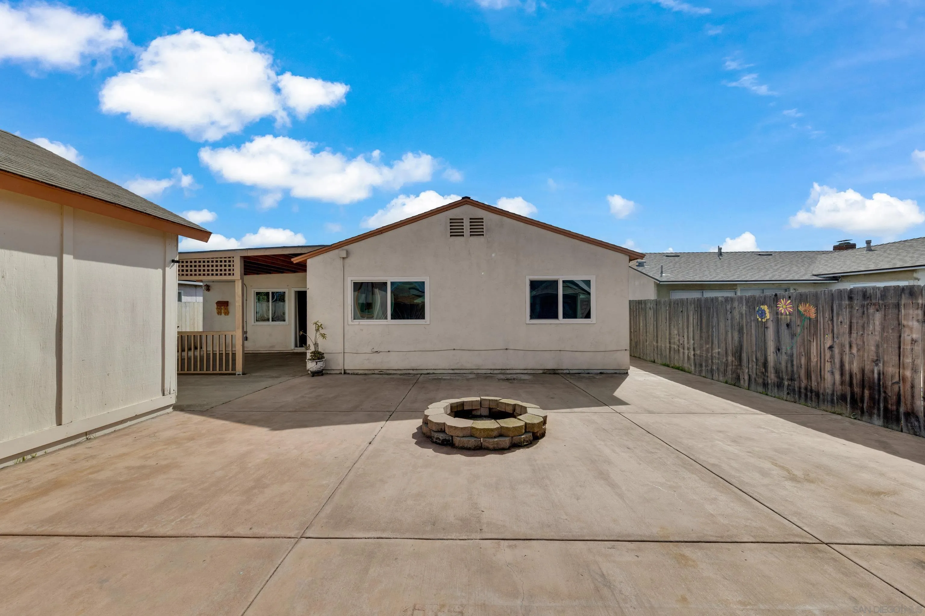 https://cdn.realtyfeed.com/cdn/127/260004015/de722d6f5911db242b211b923ff63b87.webp