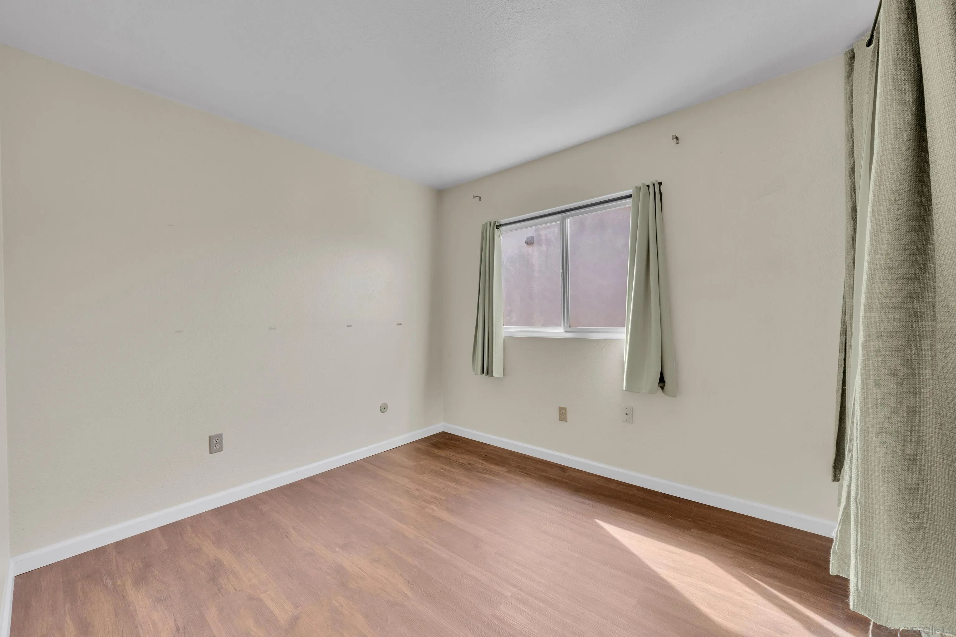 https://cdn.realtyfeed.com/cdn/127/260004015/e3f766a62fd0714a9ef986ac5e75ecae.webp