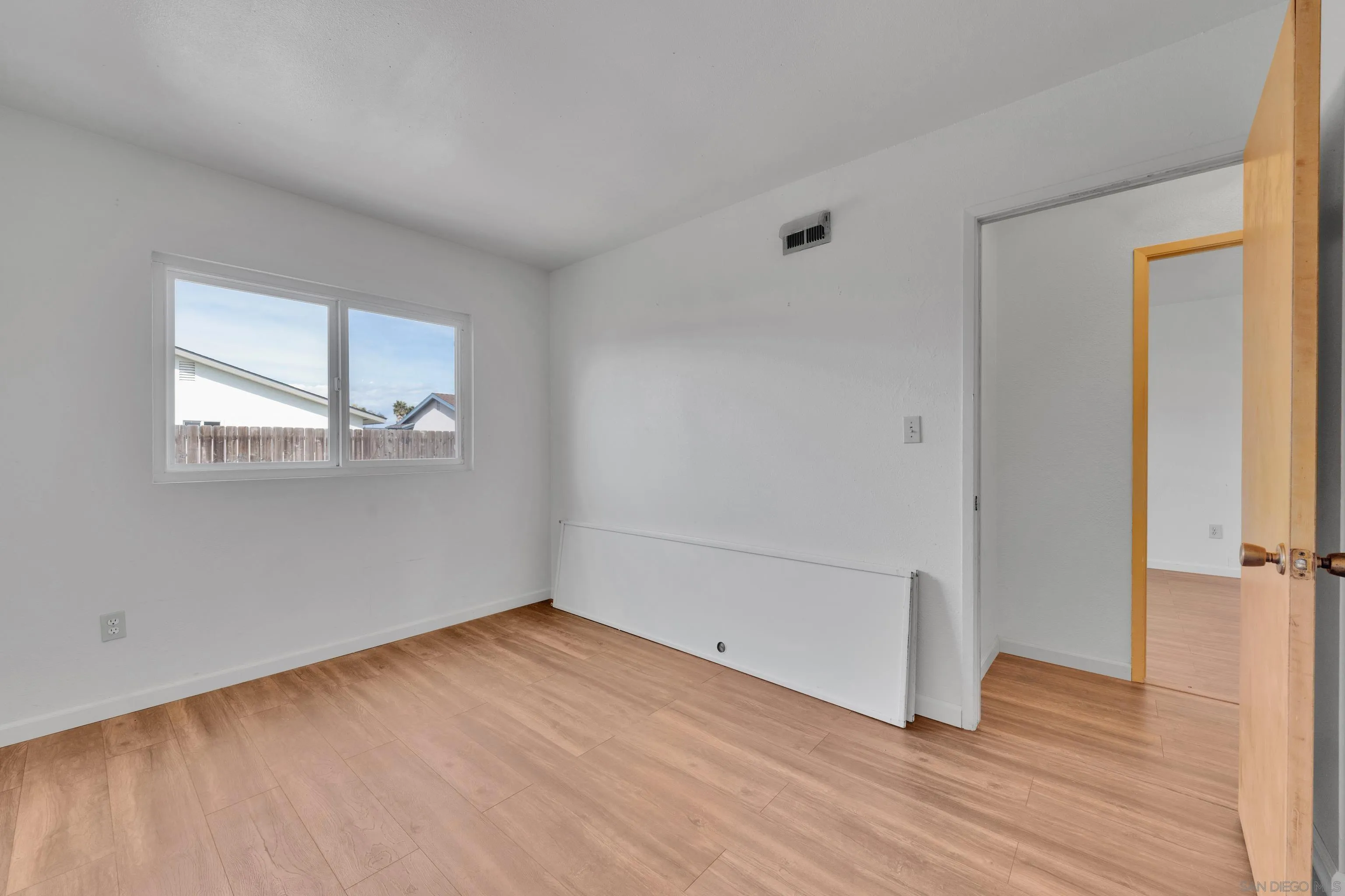 https://cdn.realtyfeed.com/cdn/127/260004015/fdb9c9c7b9a9d80abf10c20718107363.webp