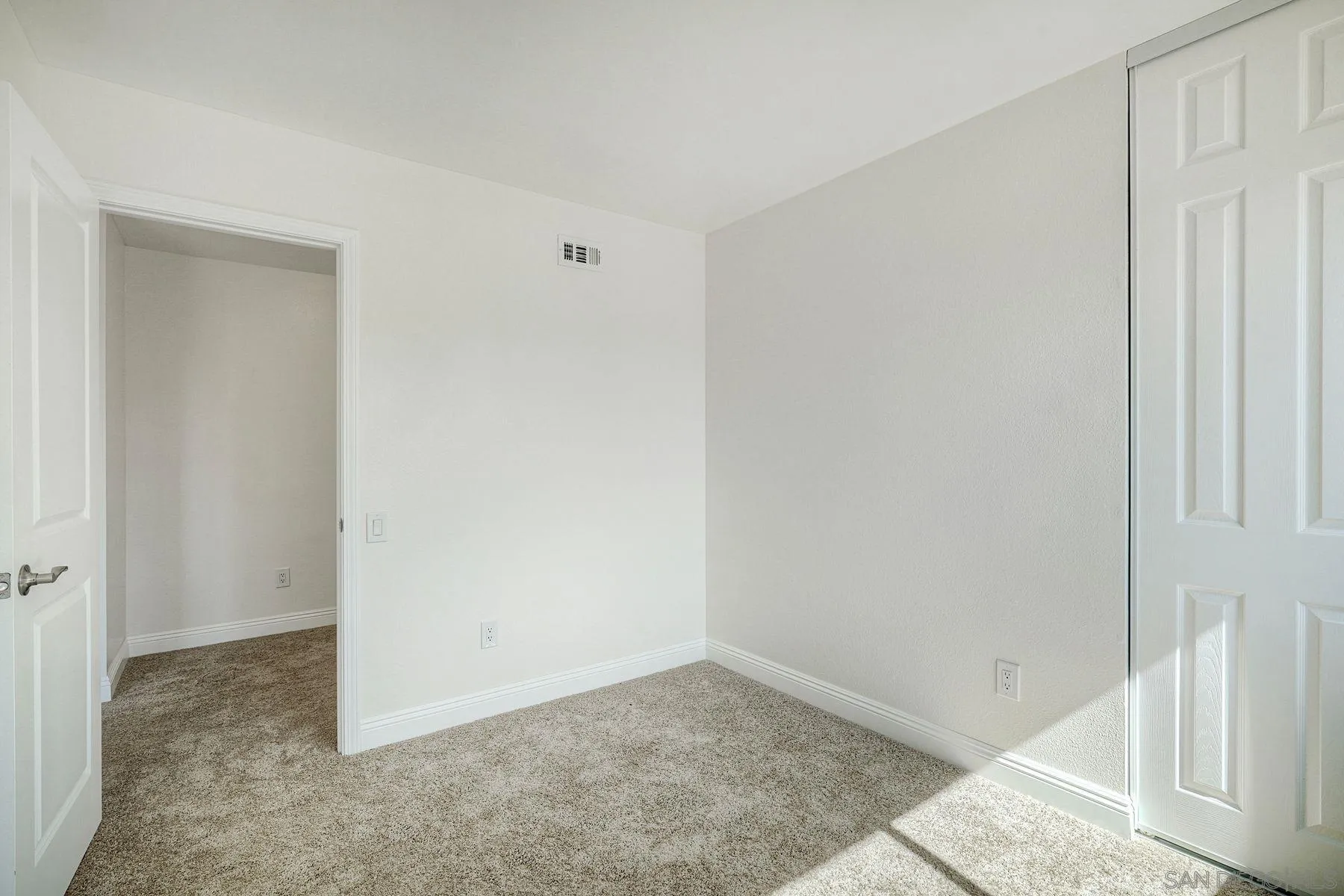 https://cdn.realtyfeed.com/cdn/127/260004019/12903dd5786c0e7c4721423f91b31d52.webp