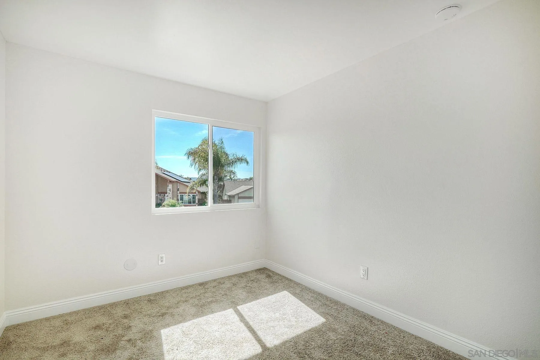 https://cdn.realtyfeed.com/cdn/127/260004019/a30deee59586f5574109fe9e90a21869.webp