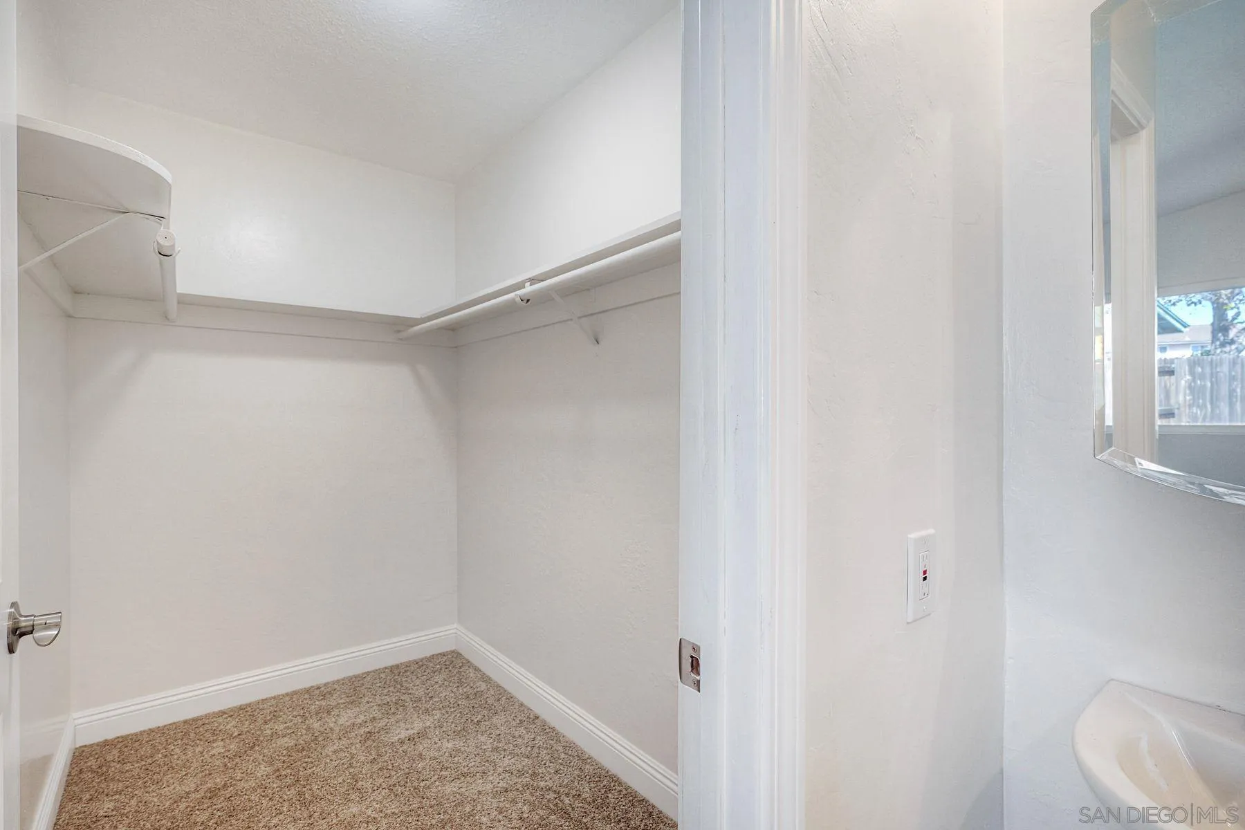 https://cdn.realtyfeed.com/cdn/127/260004019/d92a18f30d0be2170903049eb6023e26.webp