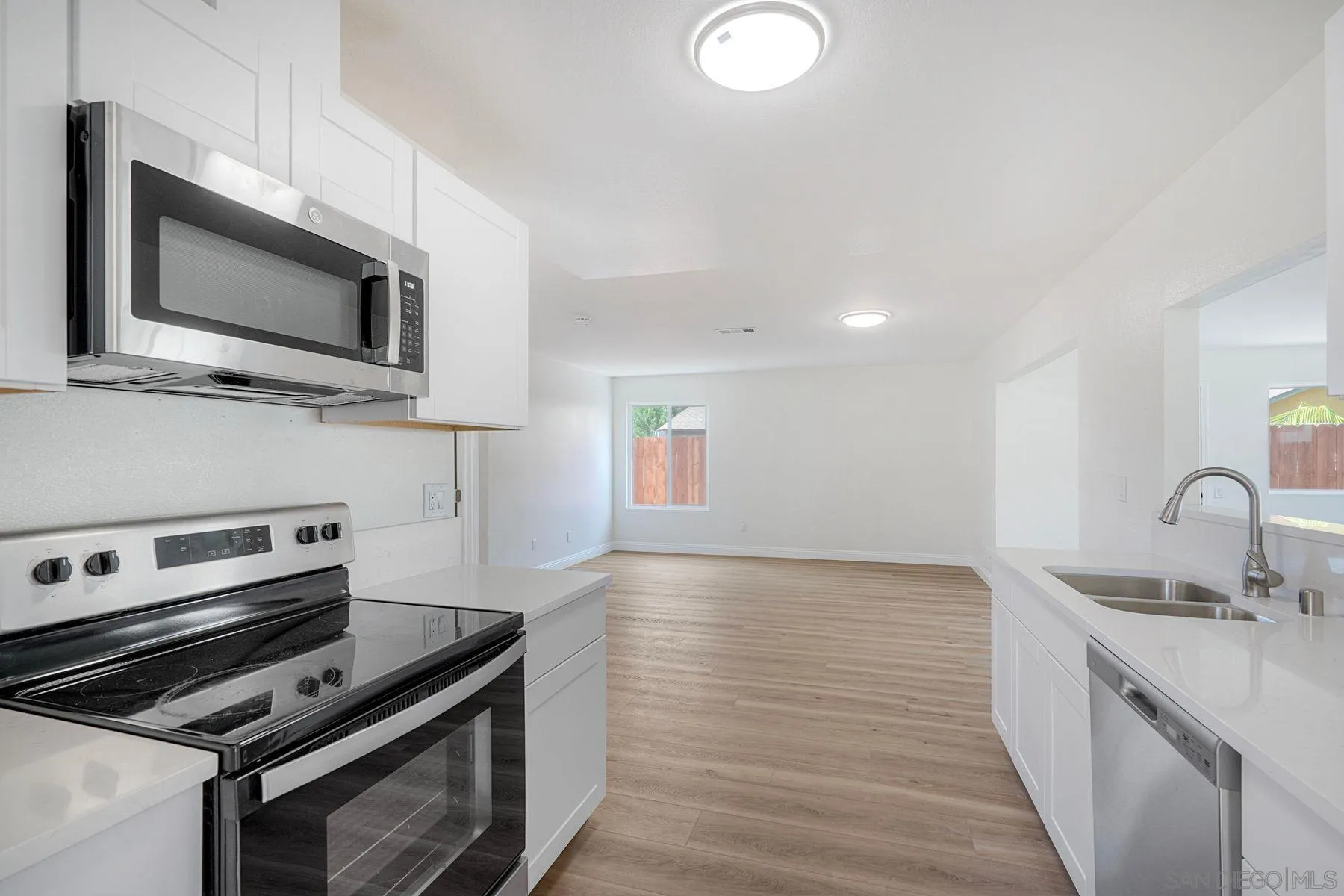 https://cdn.realtyfeed.com/cdn/127/260004019/e92267aed687cb36f0d566d9cb56631f.webp