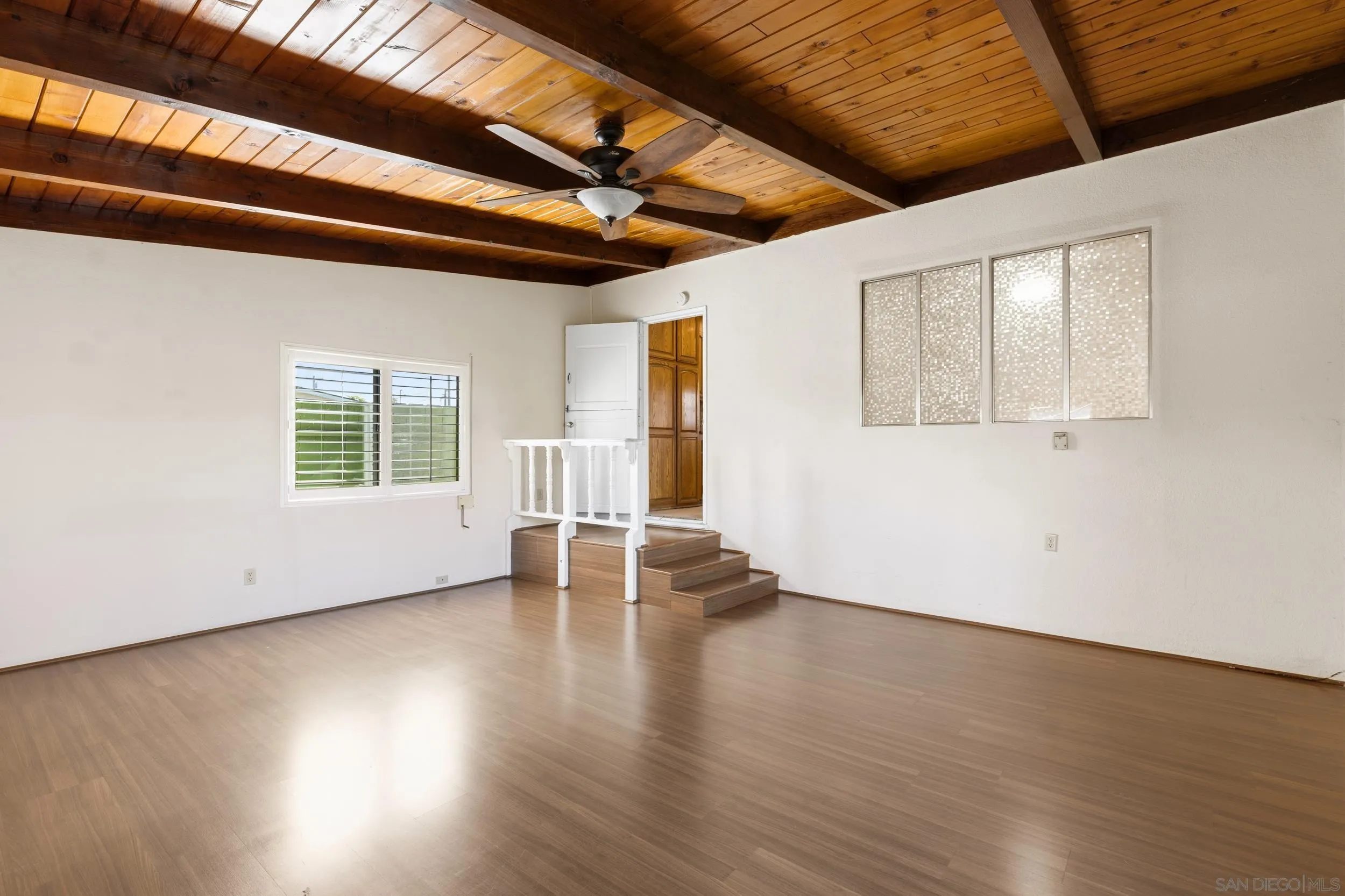 https://cdn.realtyfeed.com/cdn/127/260004020/3129dea7c3fc38c16d52e6923a344e48.webp
