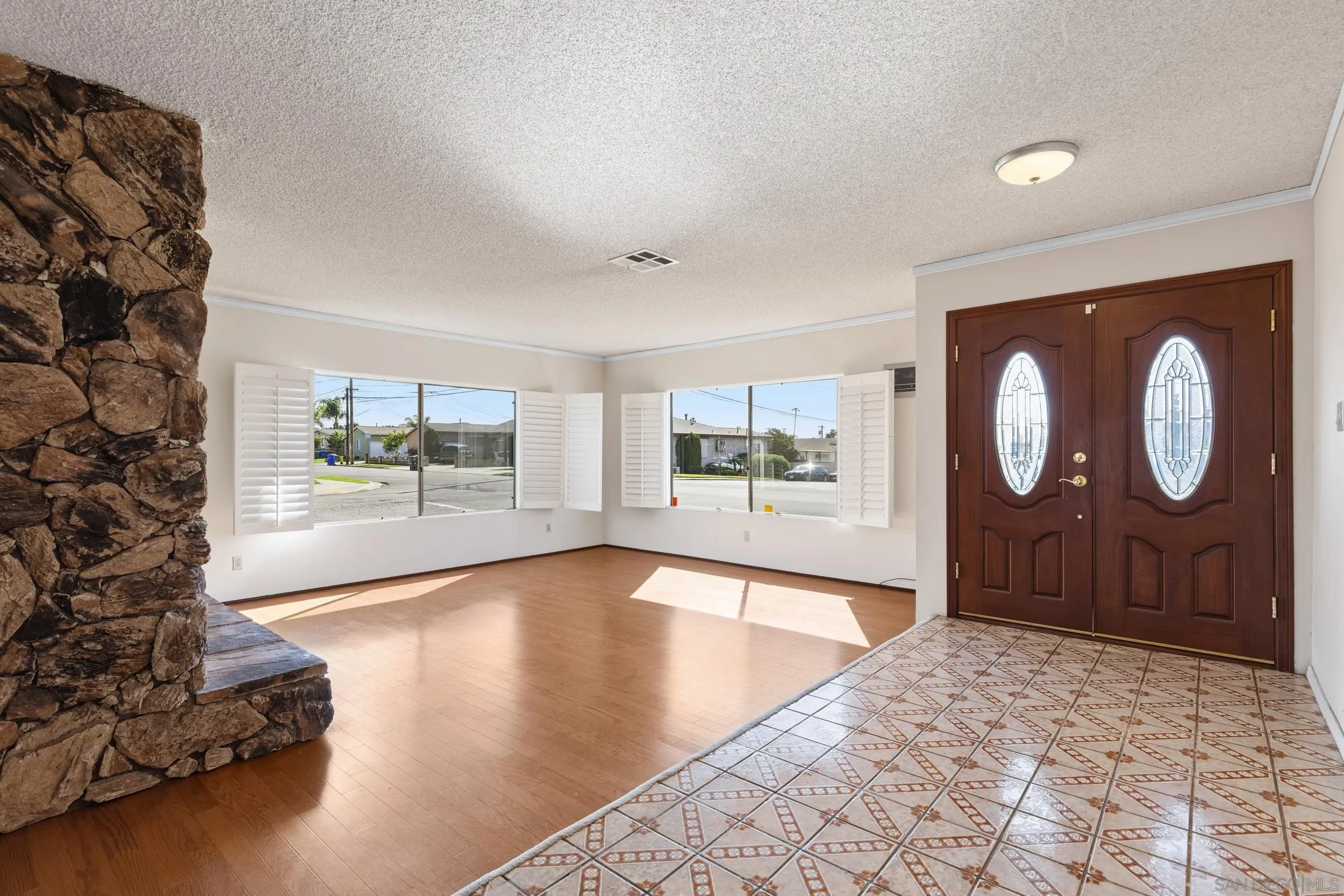 https://cdn.realtyfeed.com/cdn/127/260004020/63184638f8db985cb93beb3656844d3c.webp