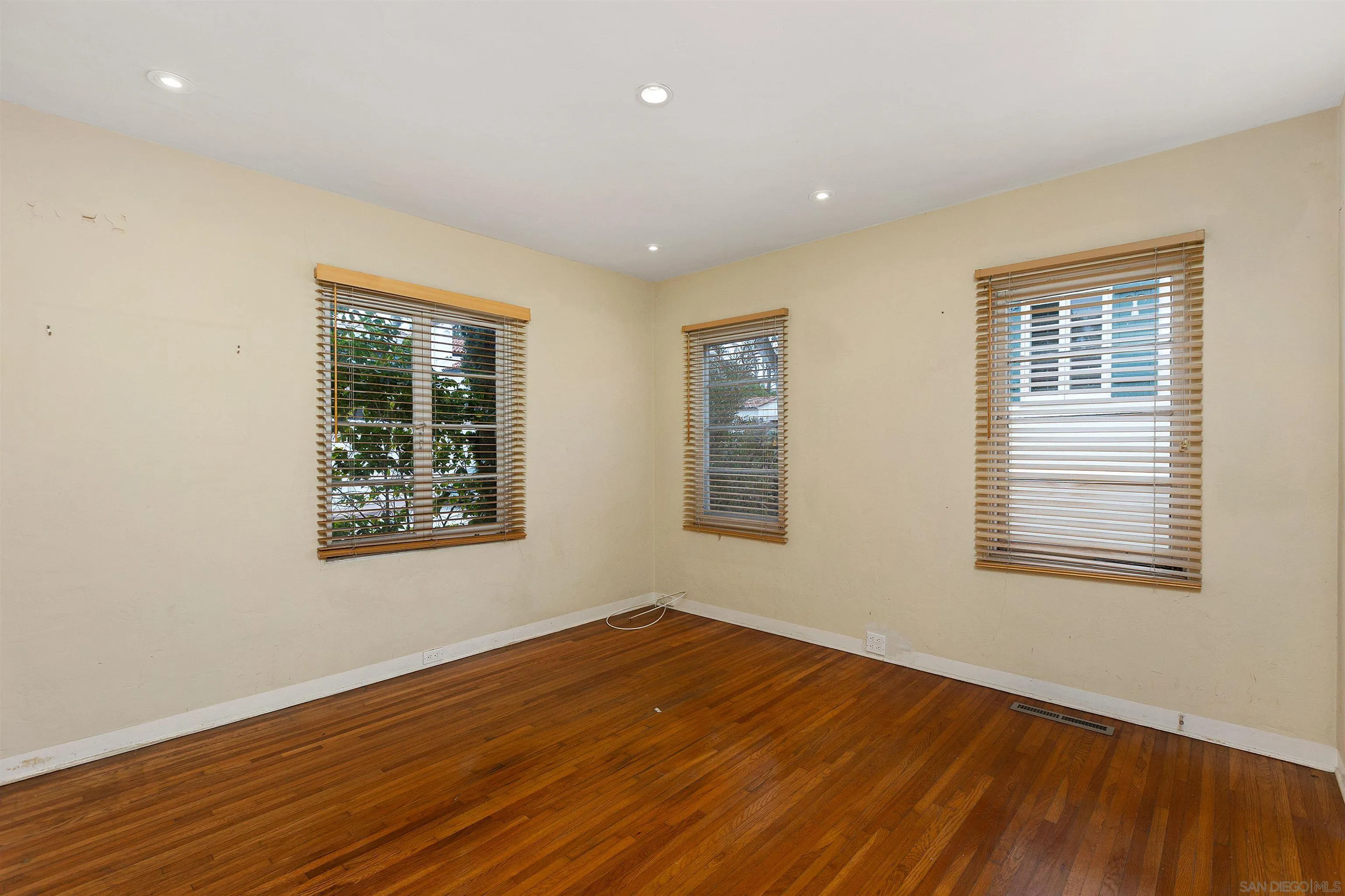 https://cdn.realtyfeed.com/cdn/127/260004036/891bdc4a0e91494d512a578f900fb517.webp