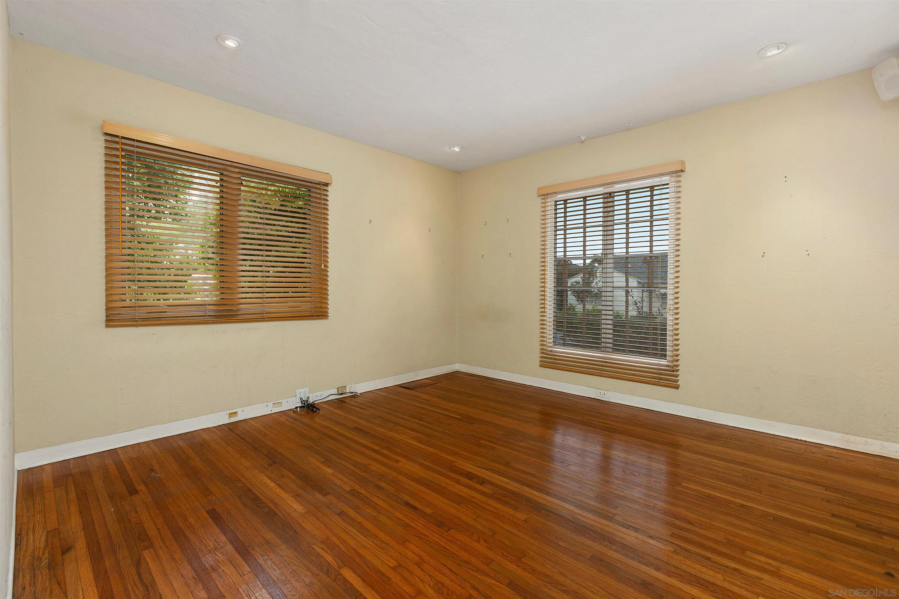 https://cdn.realtyfeed.com/cdn/127/260004036/8f469979444b7faeaa8b4577f09476c1.webp