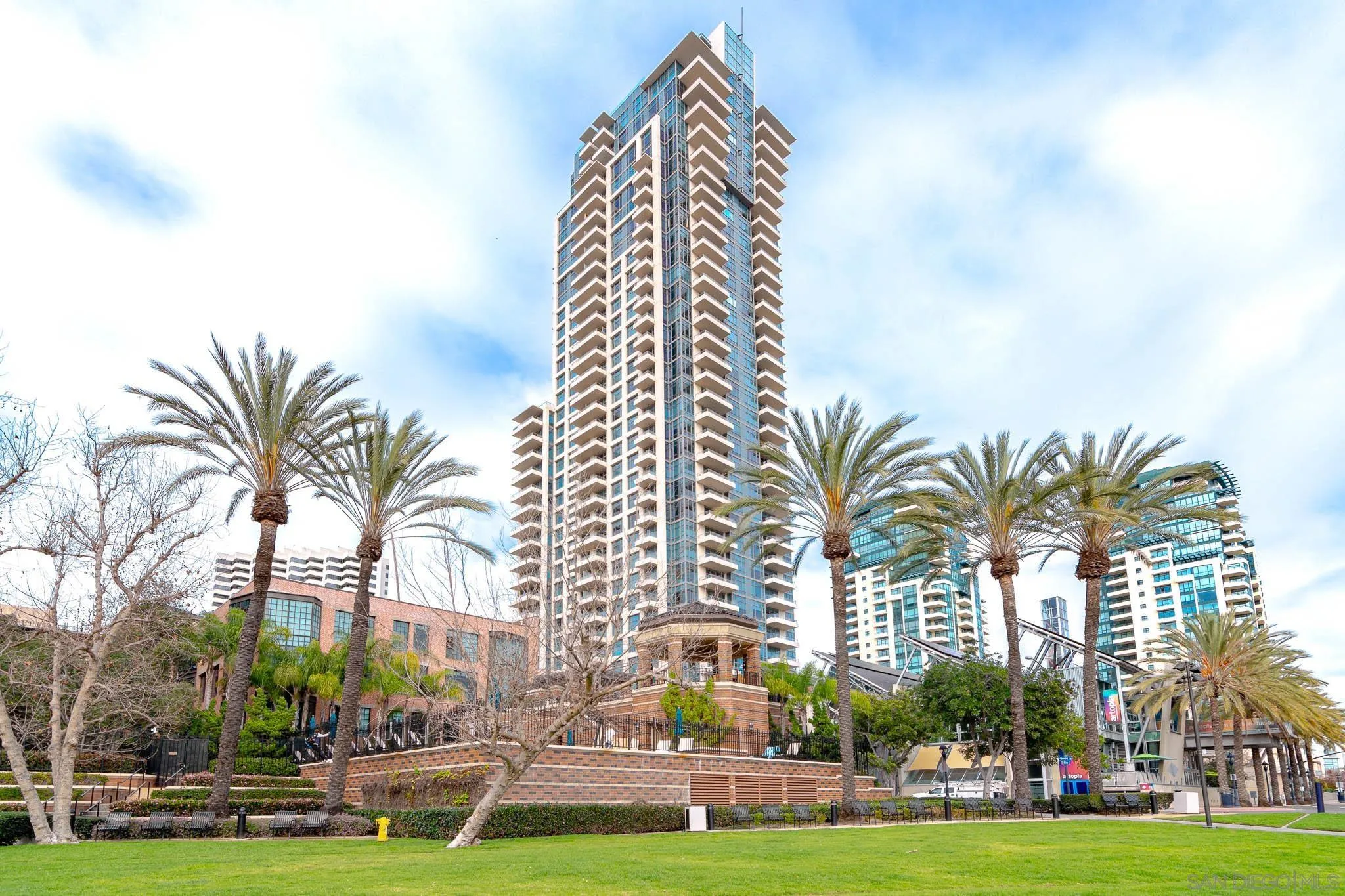 https://cdn.realtyfeed.com/cdn/127/260004040/b0de31838a361a46ca6db8317919e168.webp