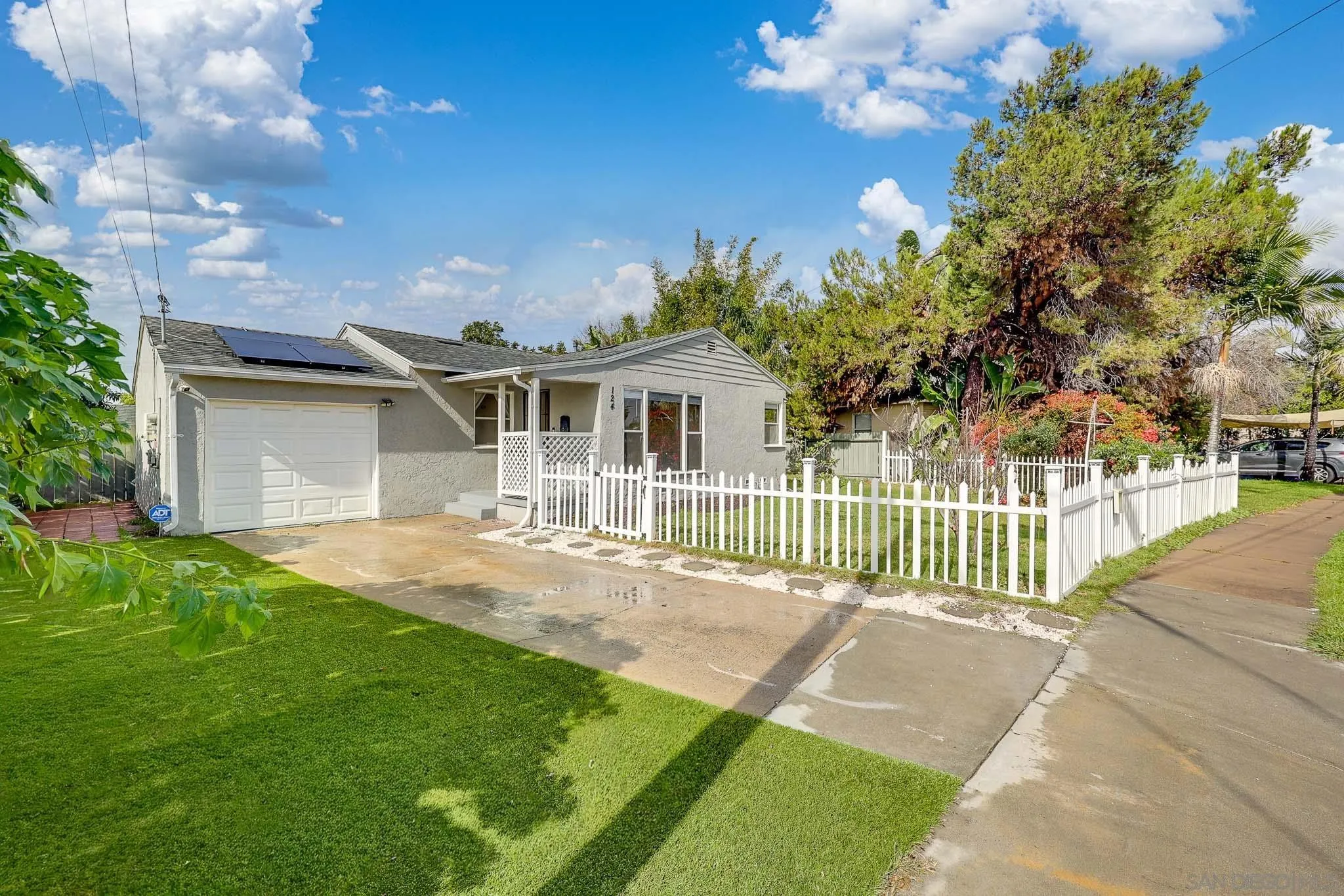 https://cdn.realtyfeed.com/cdn/127/260004041/1df31147887d8bd0779cba15f498d283.webp