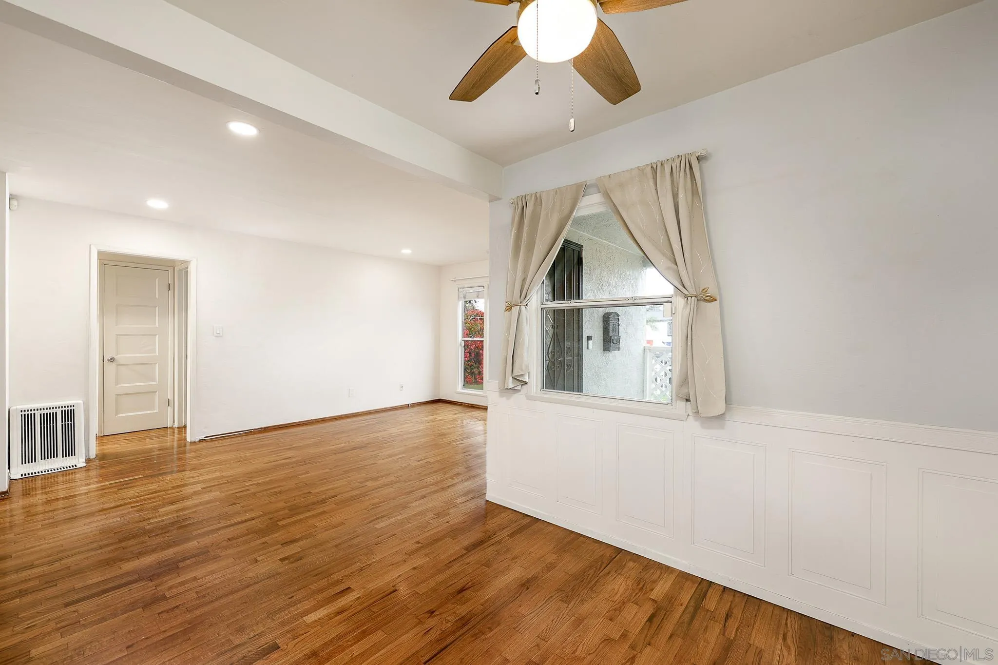 https://cdn.realtyfeed.com/cdn/127/260004041/a7003657e35a0b3e1c77d23295d4d81c.webp