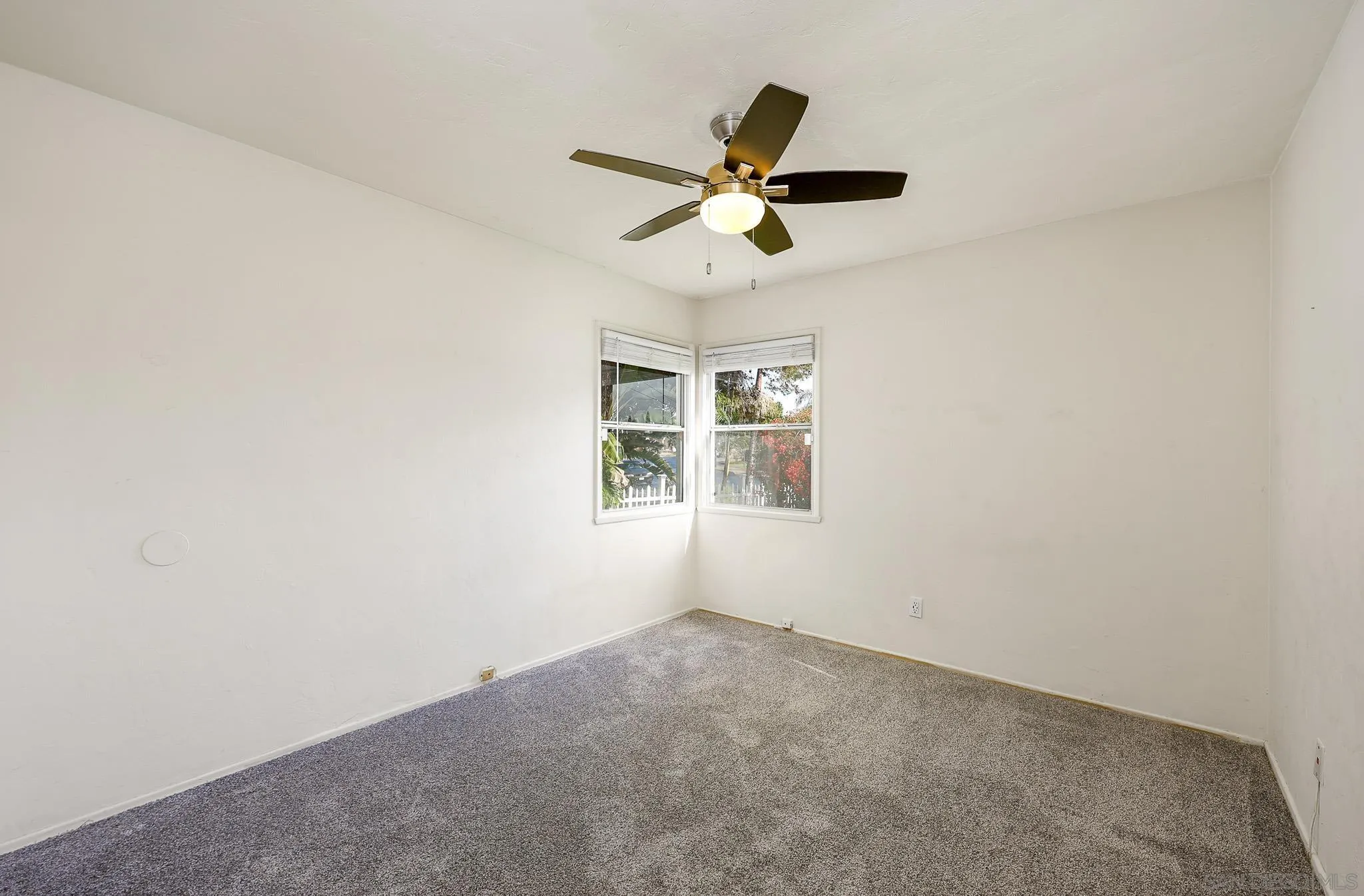 https://cdn.realtyfeed.com/cdn/127/260004041/e45a2cad45c29a82403f0997a11e059f.webp