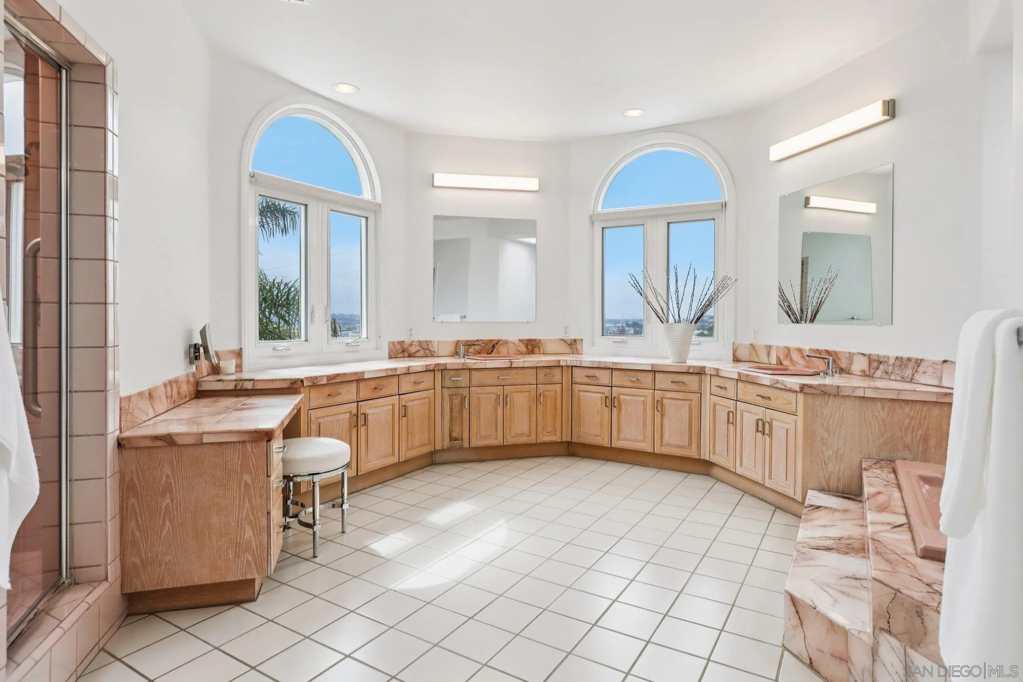 https://cdn.realtyfeed.com/cdn/127/260004046/8ad4b535afe7e7cf4b5f8c7b510d4ec0.webp