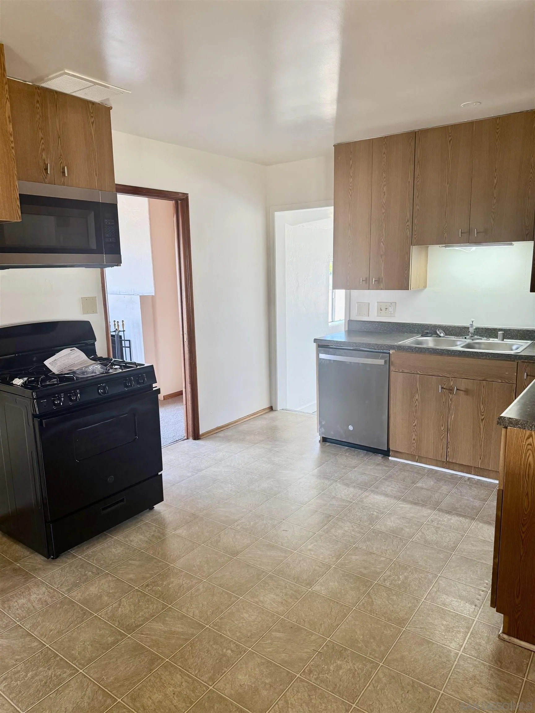 https://cdn.realtyfeed.com/cdn/127/260004050/09ec8e7745116ba27a5ac43776234360.webp