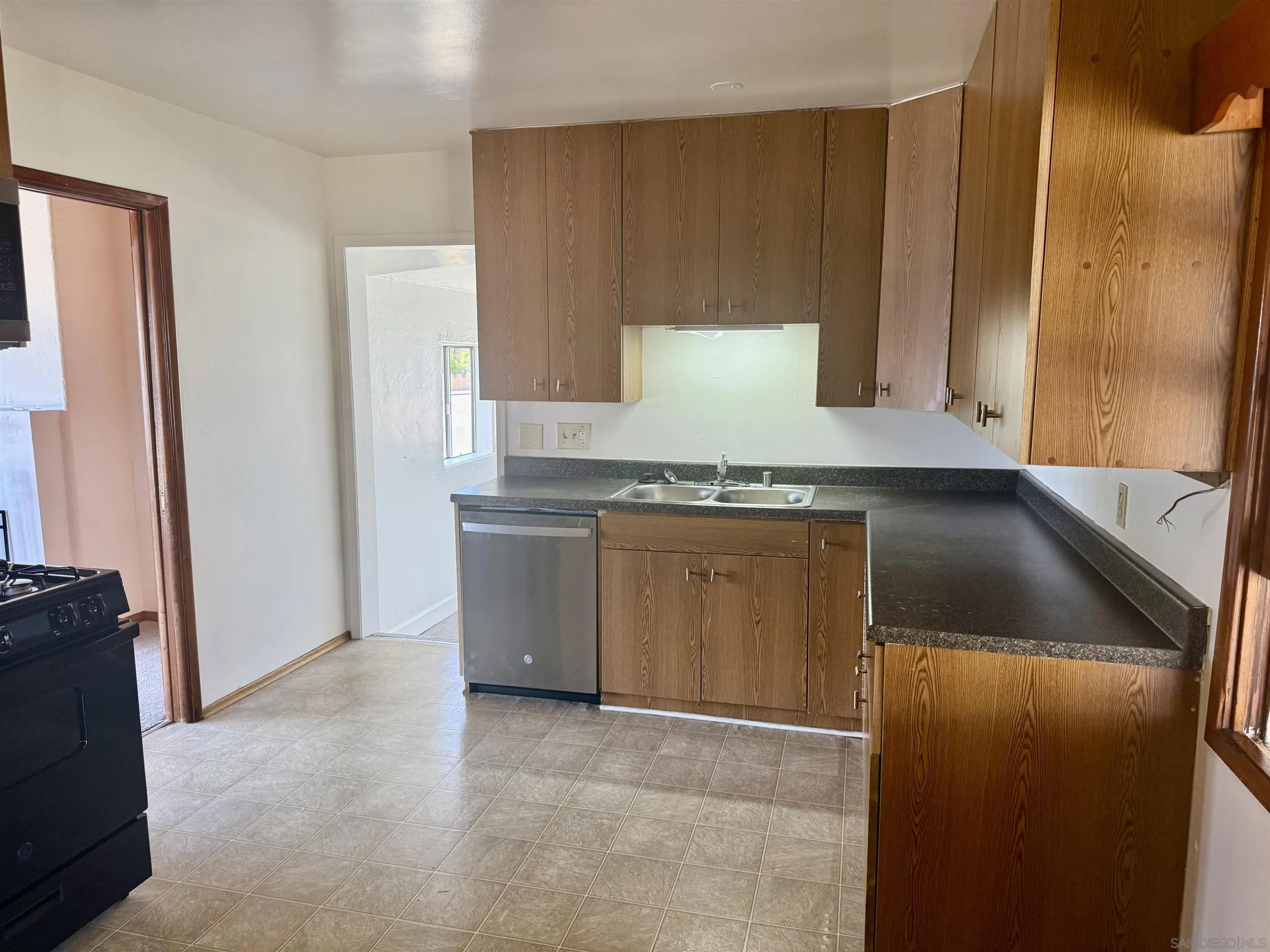 https://cdn.realtyfeed.com/cdn/127/260004050/2e5cdb5dcae2c6d486f793662db0de8a.webp