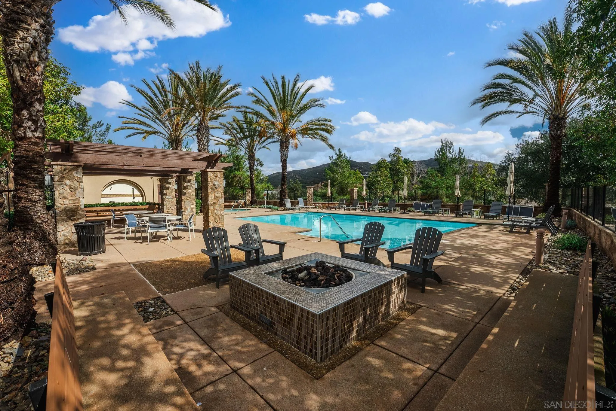 https://cdn.realtyfeed.com/cdn/127/260004051/aef55df36ca70b888857011a47fa5aaf.webp