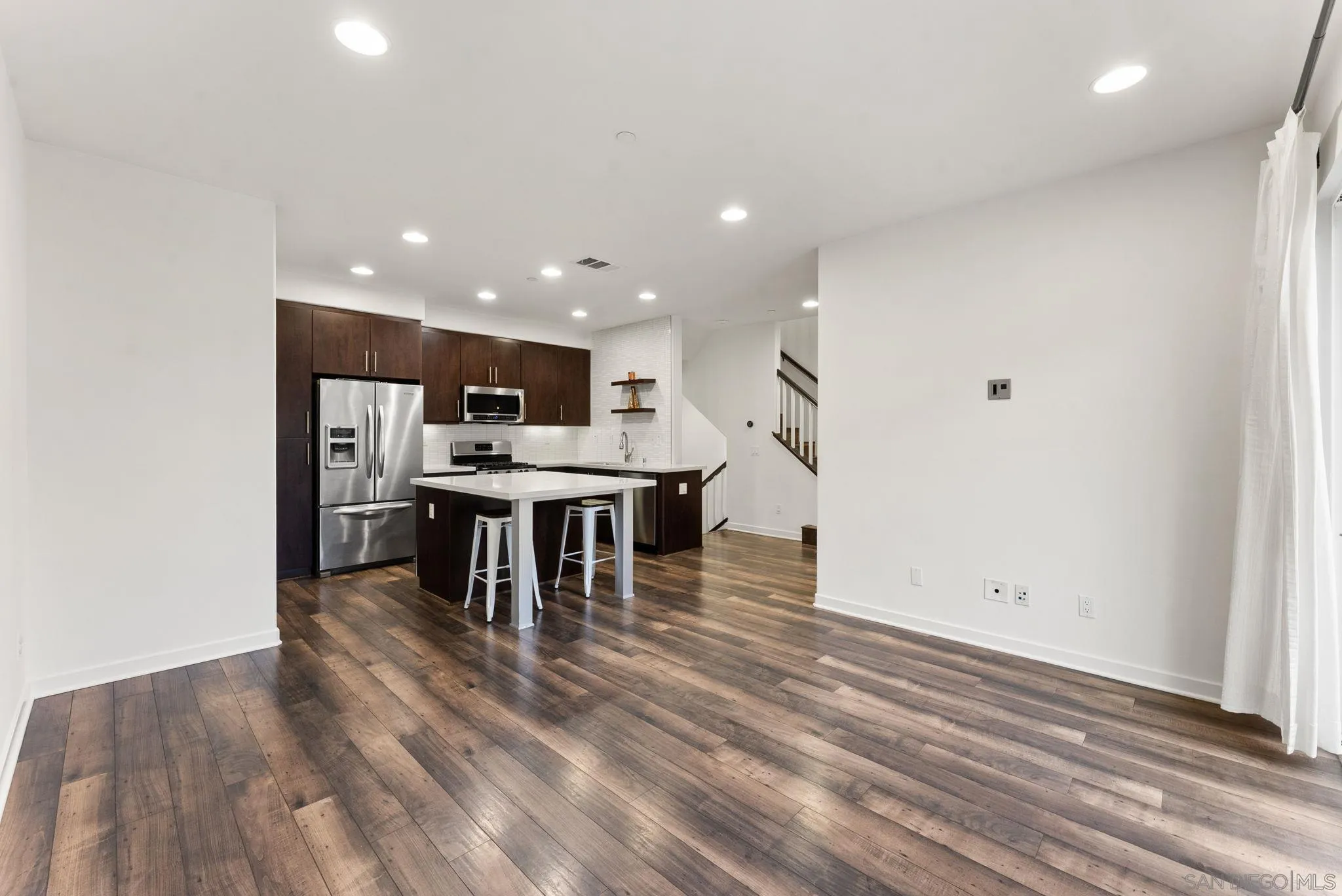 https://cdn.realtyfeed.com/cdn/127/260004051/c54f3b9e2f750a8b204d8d99f42c3595.webp