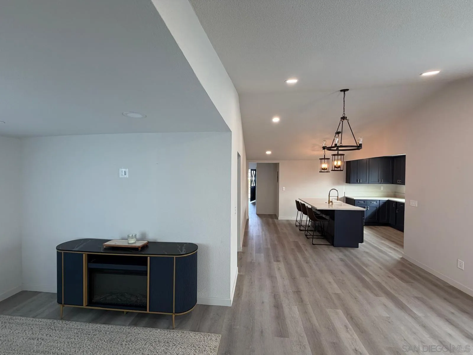 https://cdn.realtyfeed.com/cdn/127/260004056/80d81df5b380a22ec1af73cf0a346451.webp