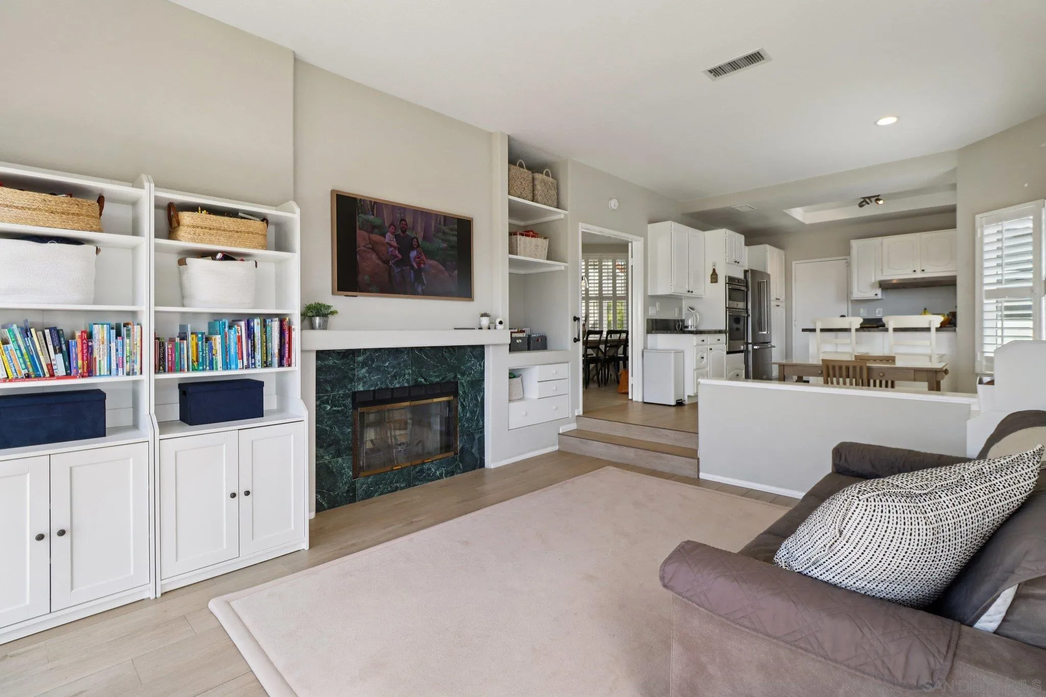 https://cdn.realtyfeed.com/cdn/127/260004065/35b184c0878935bdbff08a54bba55a1e.webp