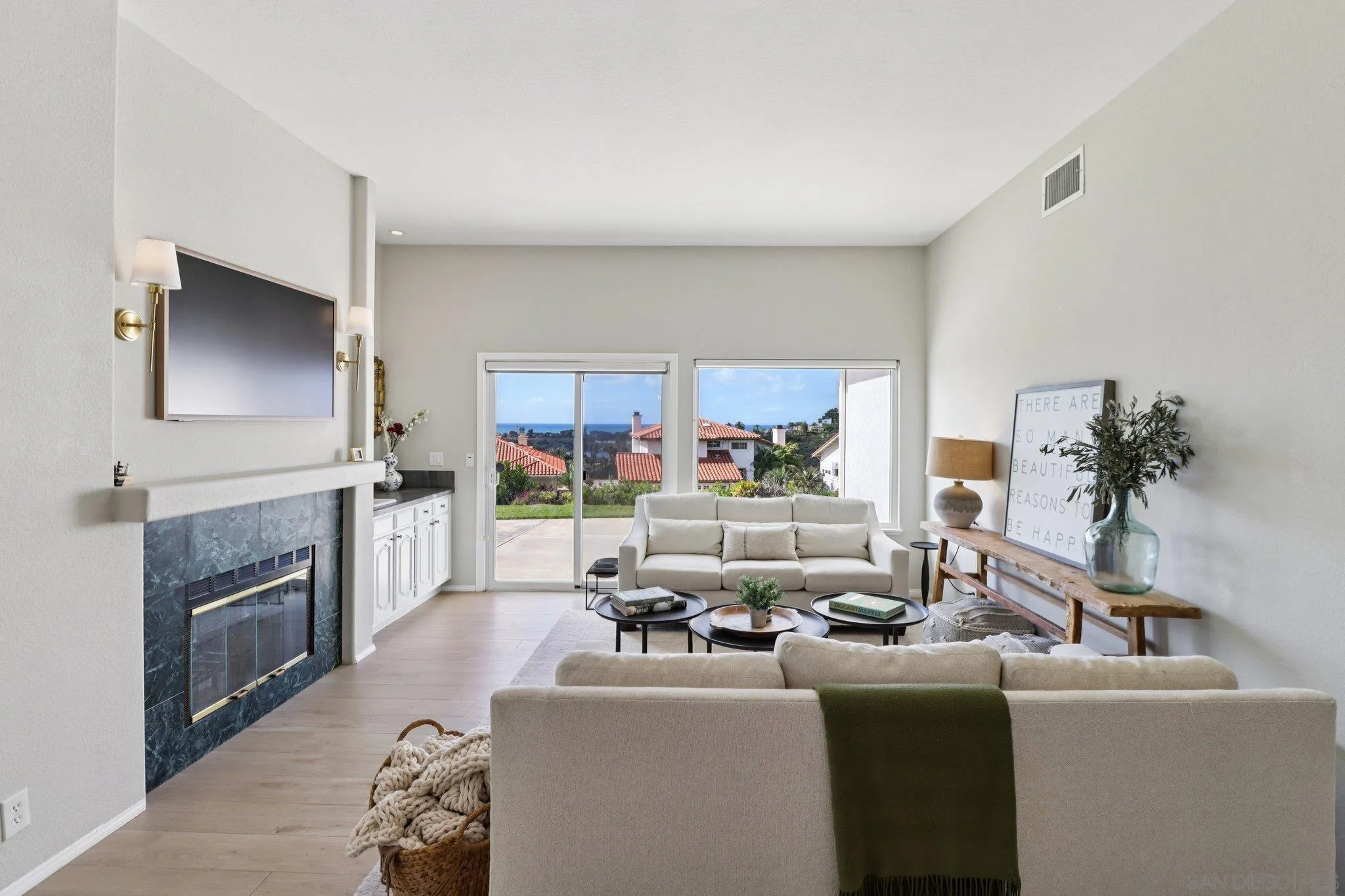https://cdn.realtyfeed.com/cdn/127/260004065/d4d11461d18eadaf88783971d125e856.webp