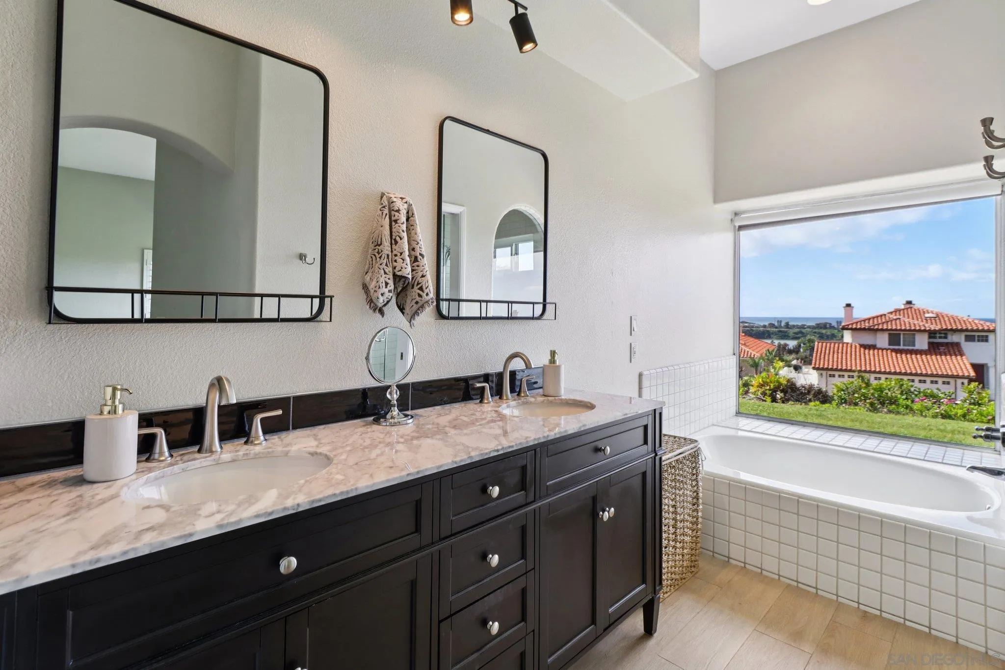 https://cdn.realtyfeed.com/cdn/127/260004065/d8b424732aac58723f7d119c88aed7b7.webp
