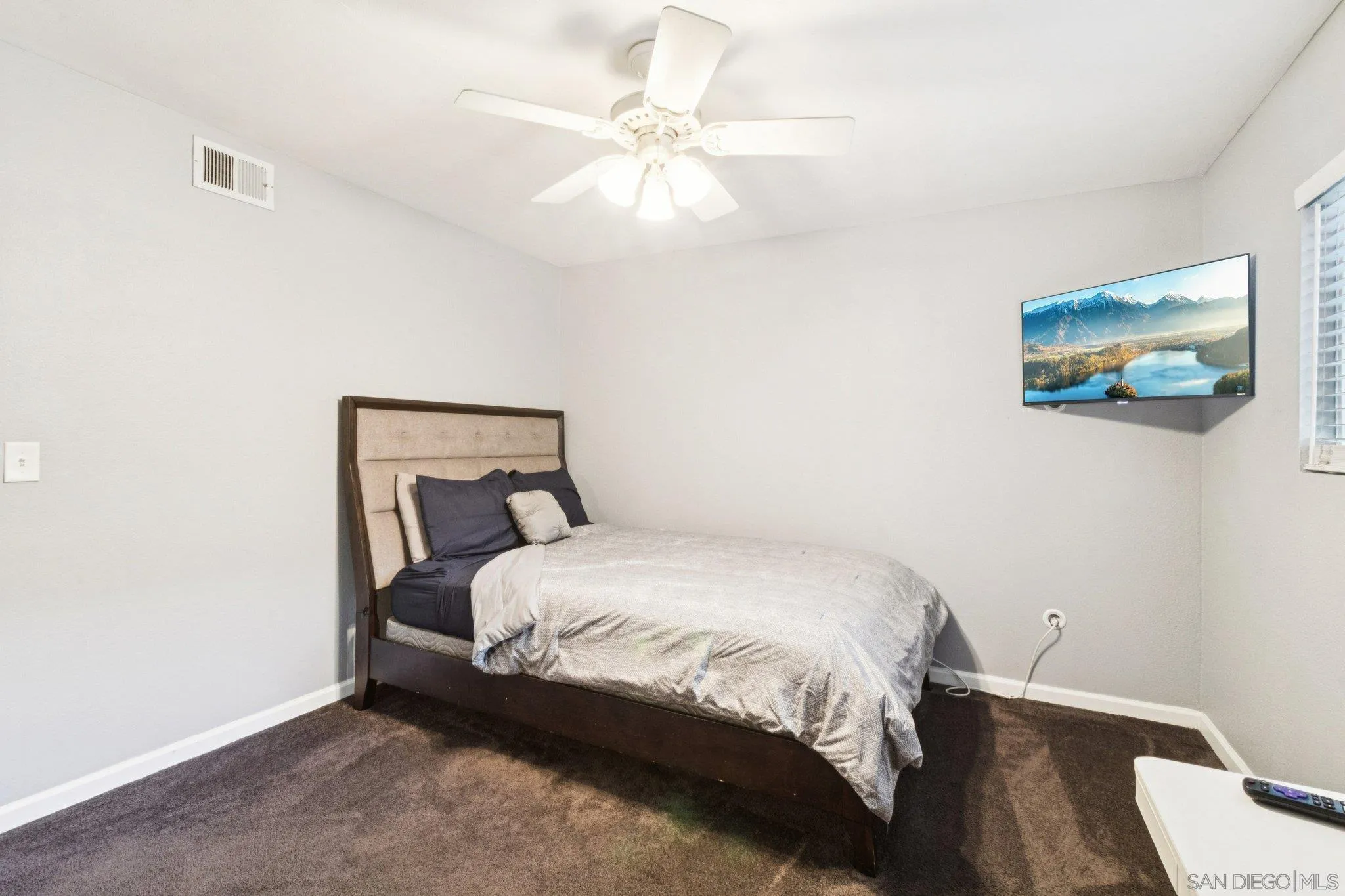 https://cdn.realtyfeed.com/cdn/127/260004068/7939e8c61b6ff952e1996b4da2452952.webp