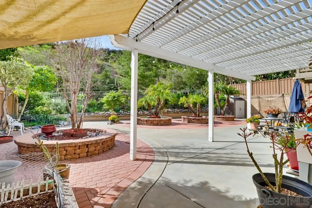 https://cdn.realtyfeed.com/cdn/127/260004070/f1e525d83684c5dba6142b50ac4bf0df.webp