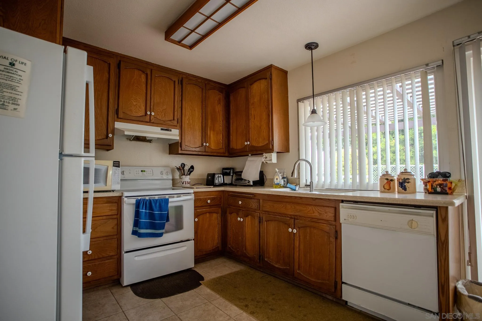 https://cdn.realtyfeed.com/cdn/127/260004073/1c89c2688dcfad44f22b4233805507a2.webp