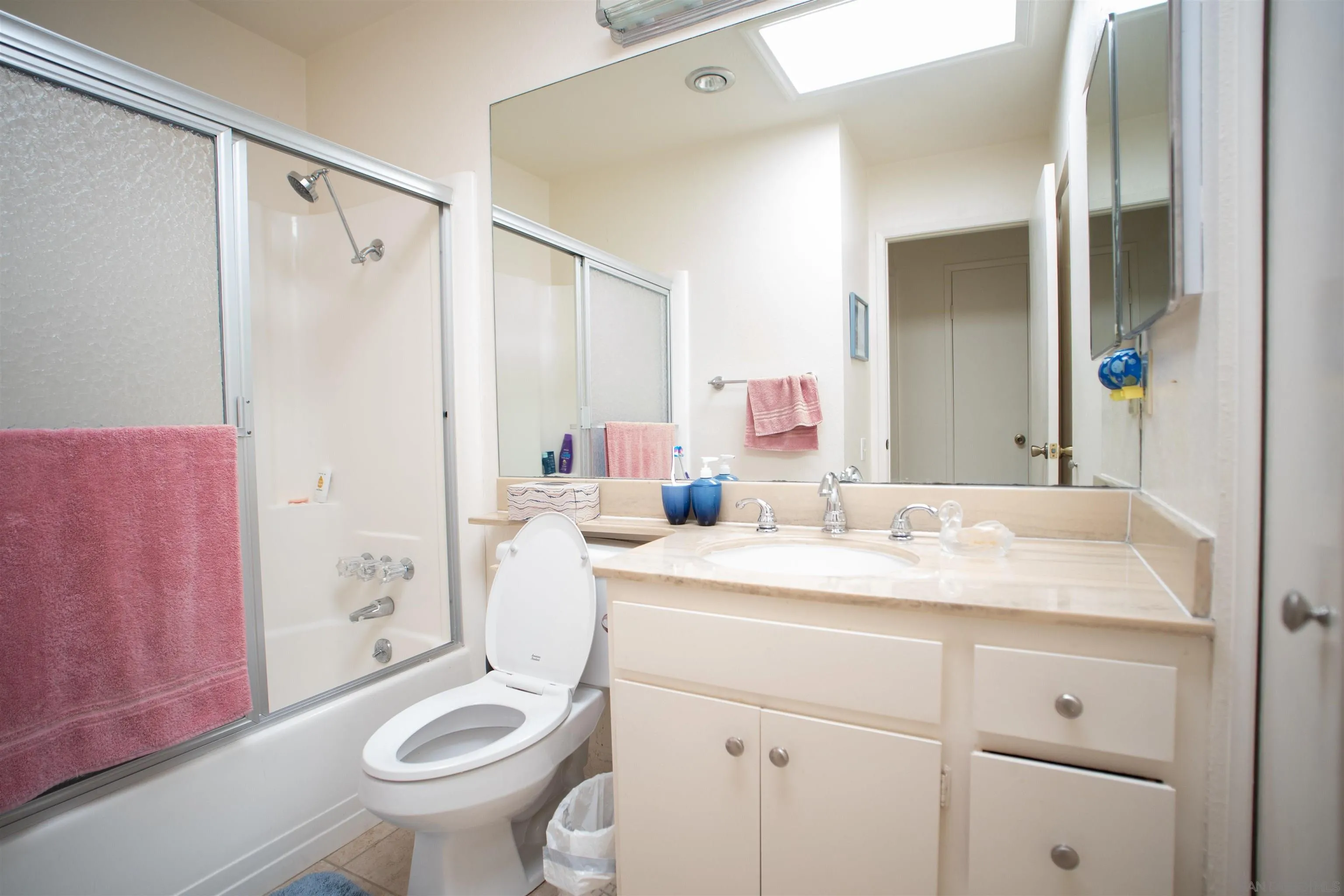 https://cdn.realtyfeed.com/cdn/127/260004073/a2fecf740aba5a149a831d48ab58b621.webp