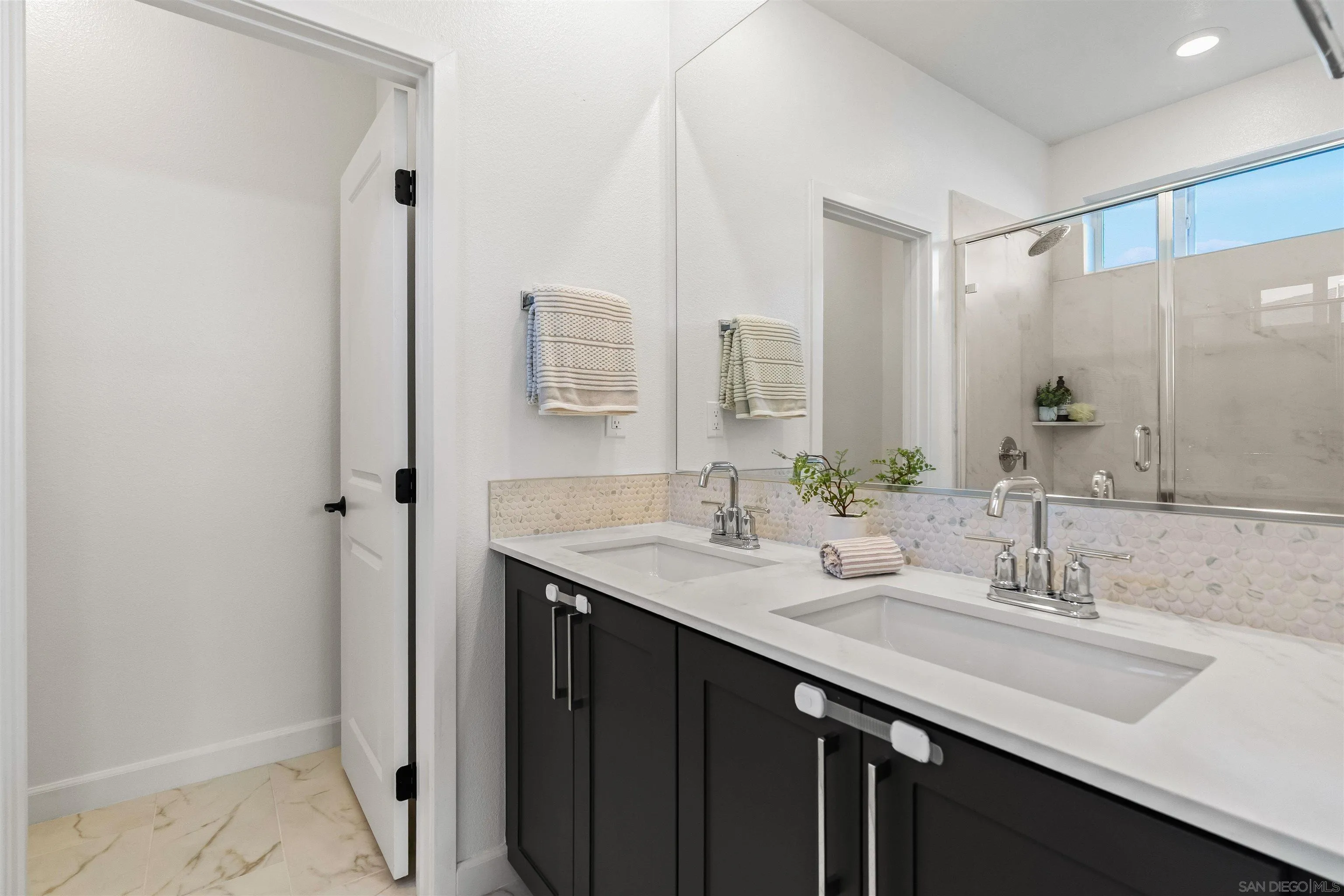 https://cdn.realtyfeed.com/cdn/127/260004075/1430f338c4f05c221a94e97e752b3349.webp