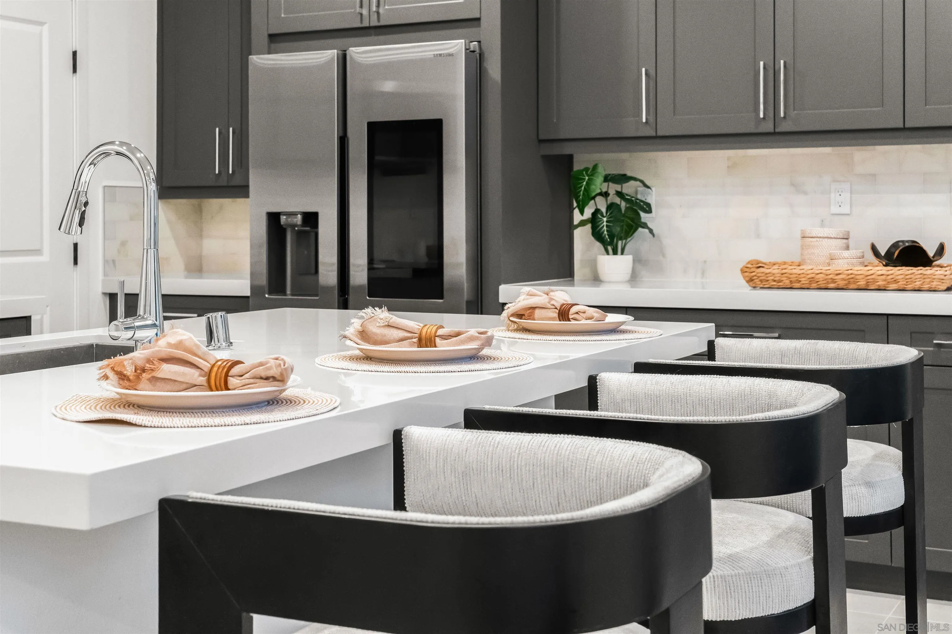 https://cdn.realtyfeed.com/cdn/127/260004075/683f4003cb311c552aa69d7412e74a07.webp