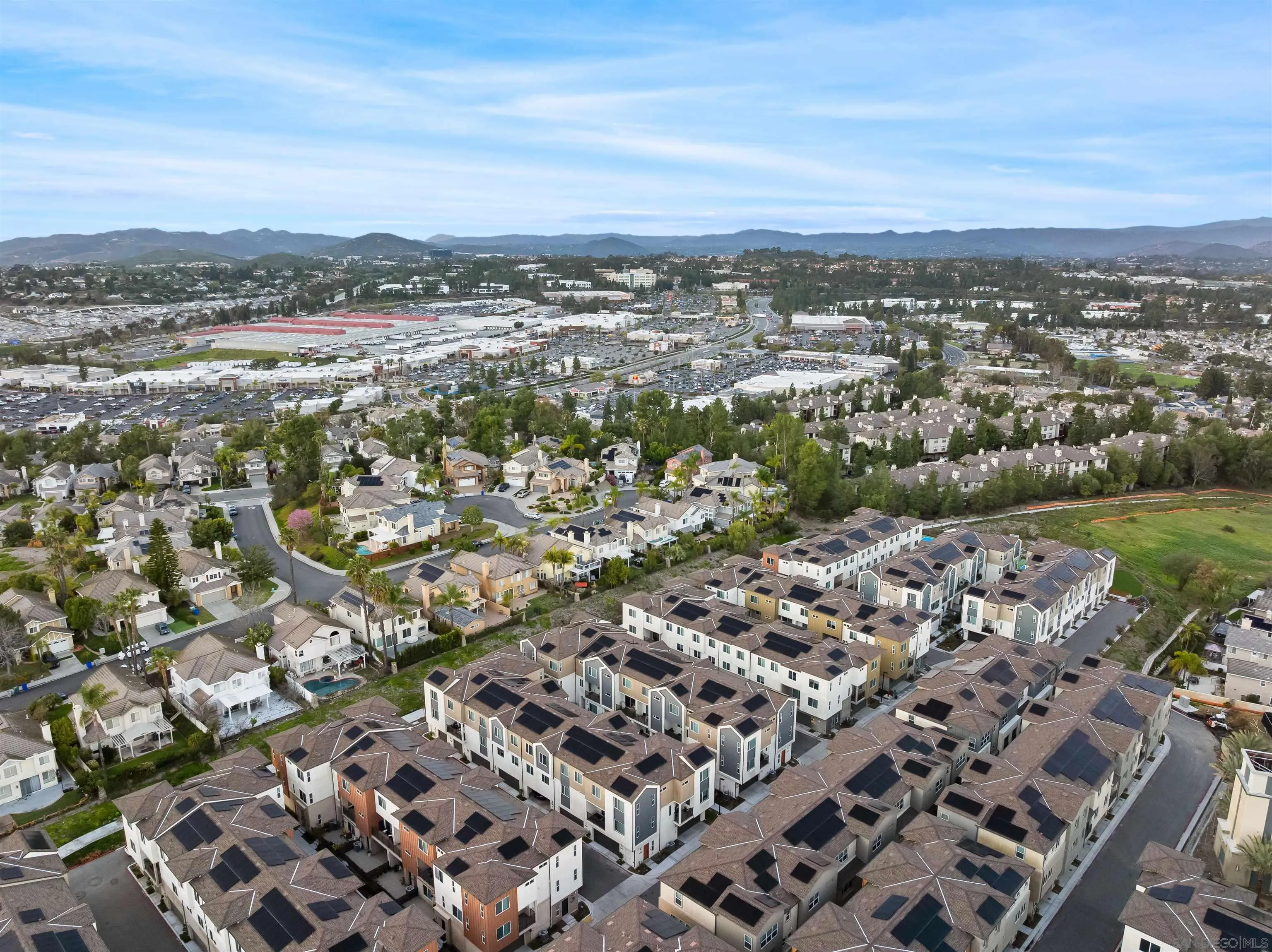 https://cdn.realtyfeed.com/cdn/127/260004075/ce88b4085694a3f92137967469ef92da.webp
