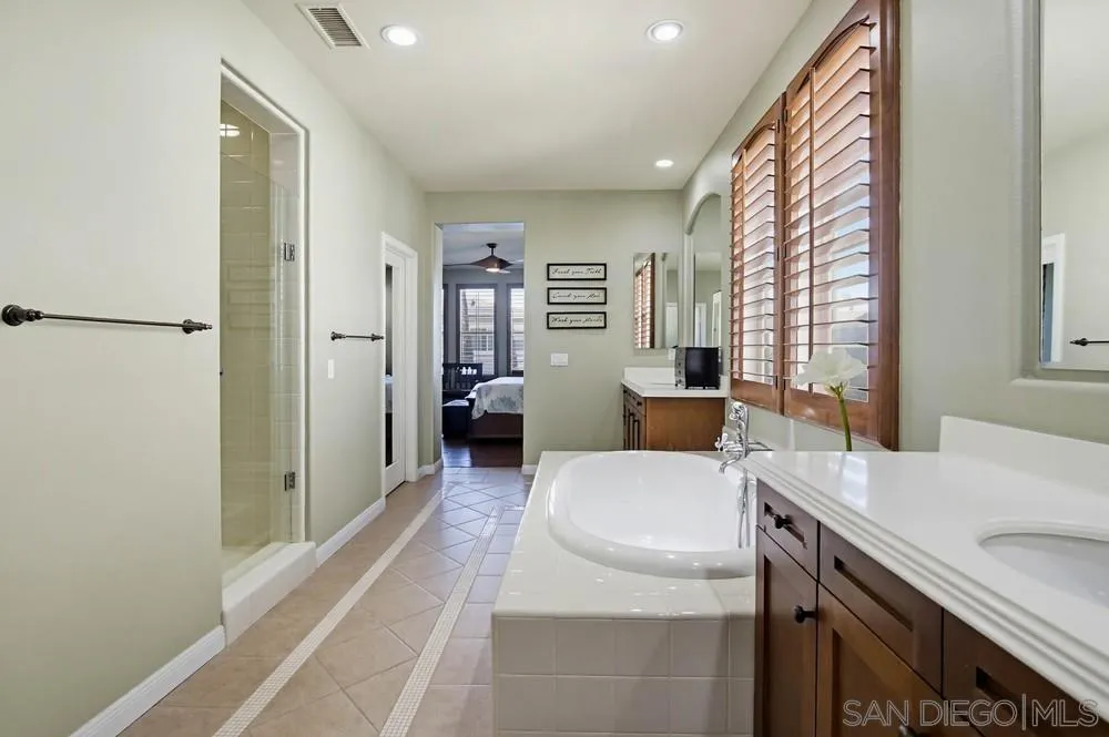 https://cdn.realtyfeed.com/cdn/127/260004085/acbf035c87326bd458062ec7537fb0c8.webp